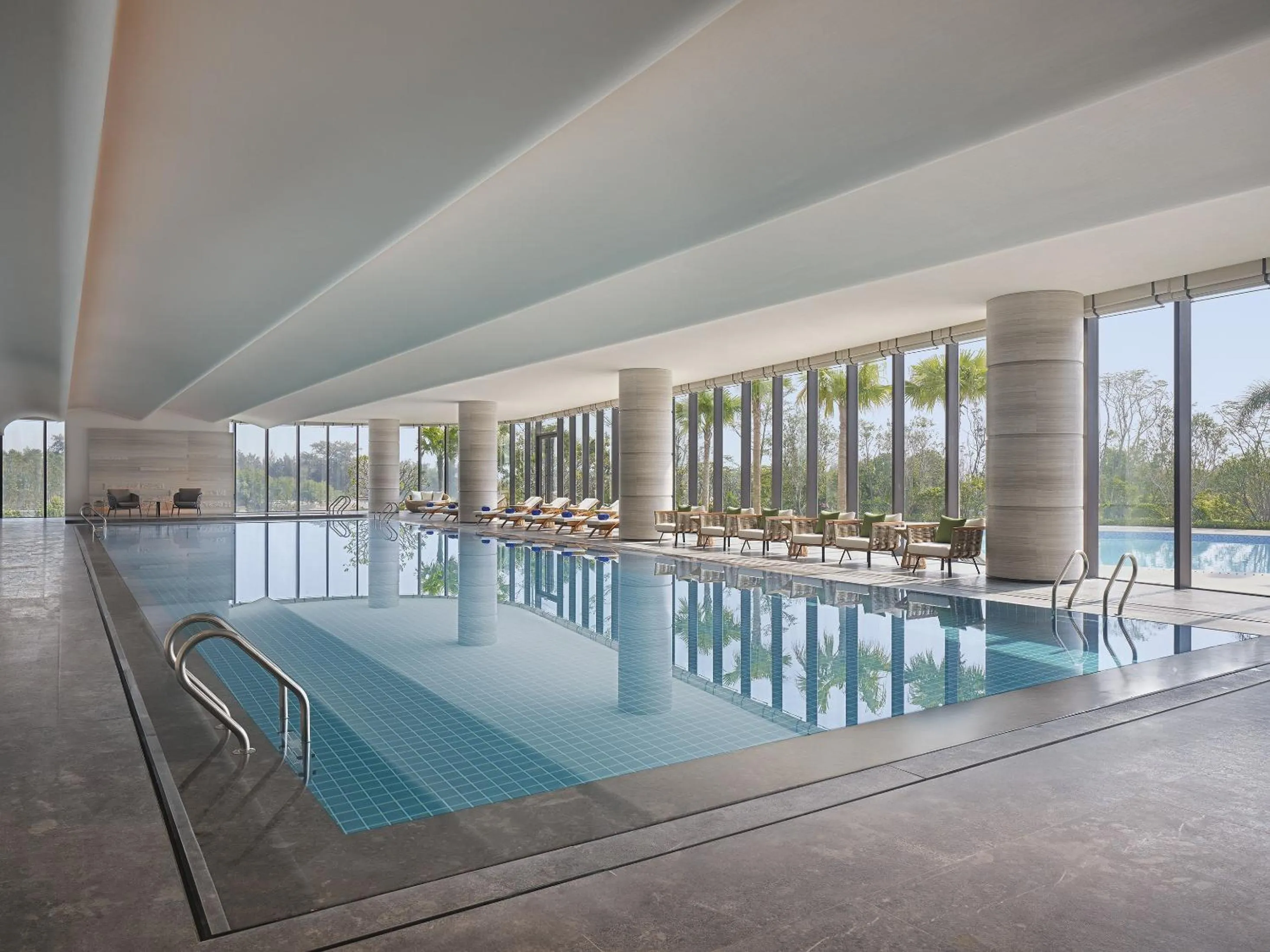 Swimming pool in Beihai Marriott Resort