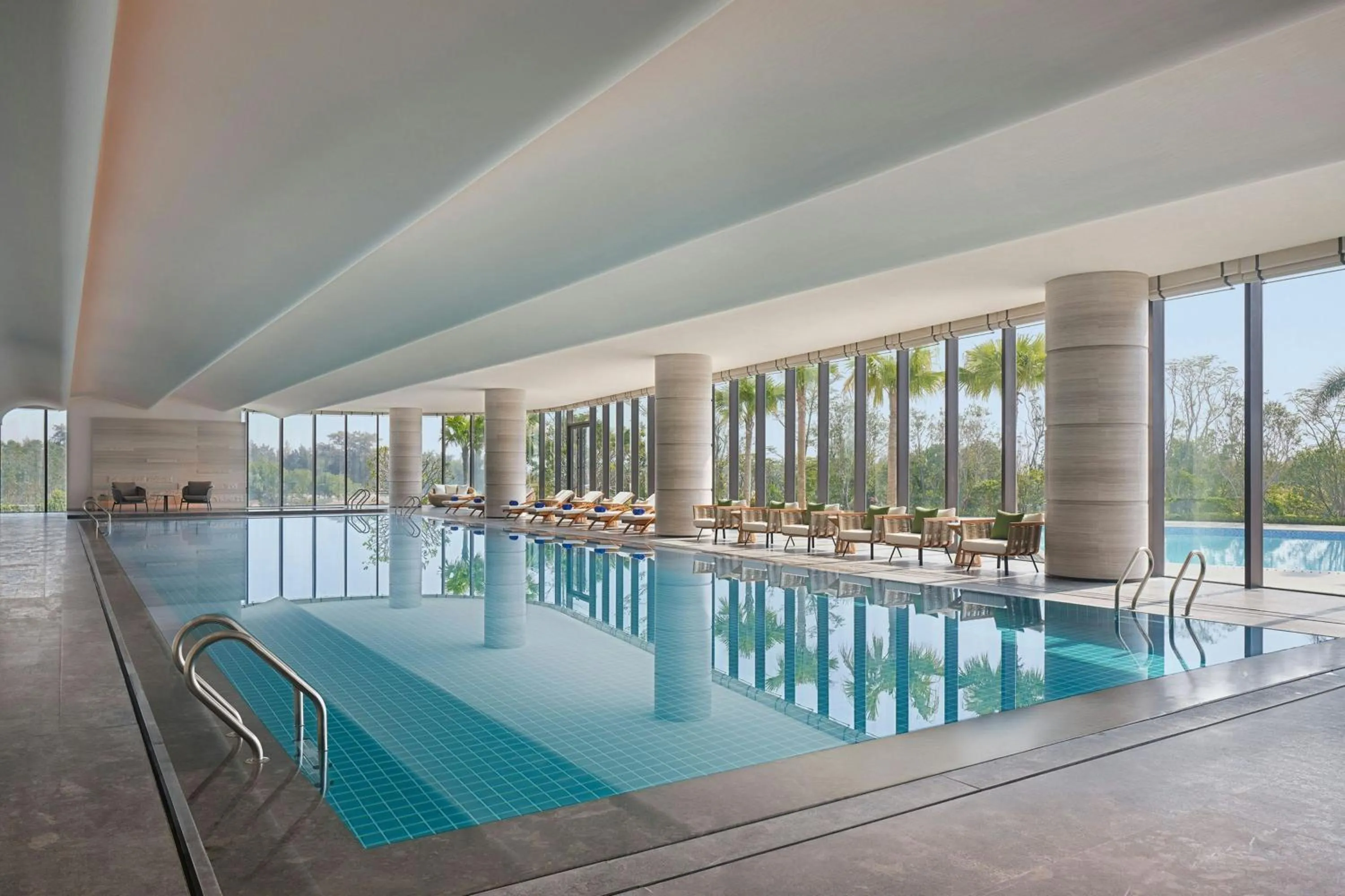 Swimming pool in Beihai Marriott Resort