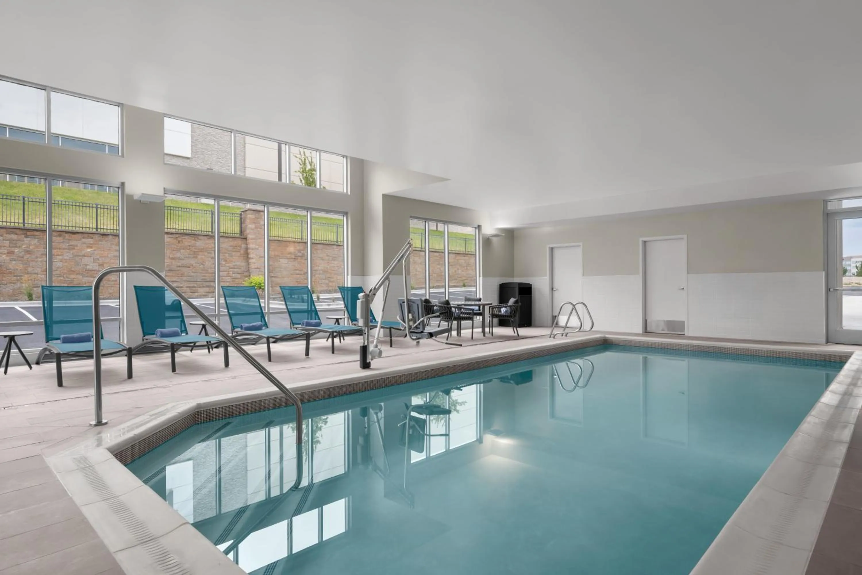 Swimming pool in TownePlace Suites by Marriott Nampa