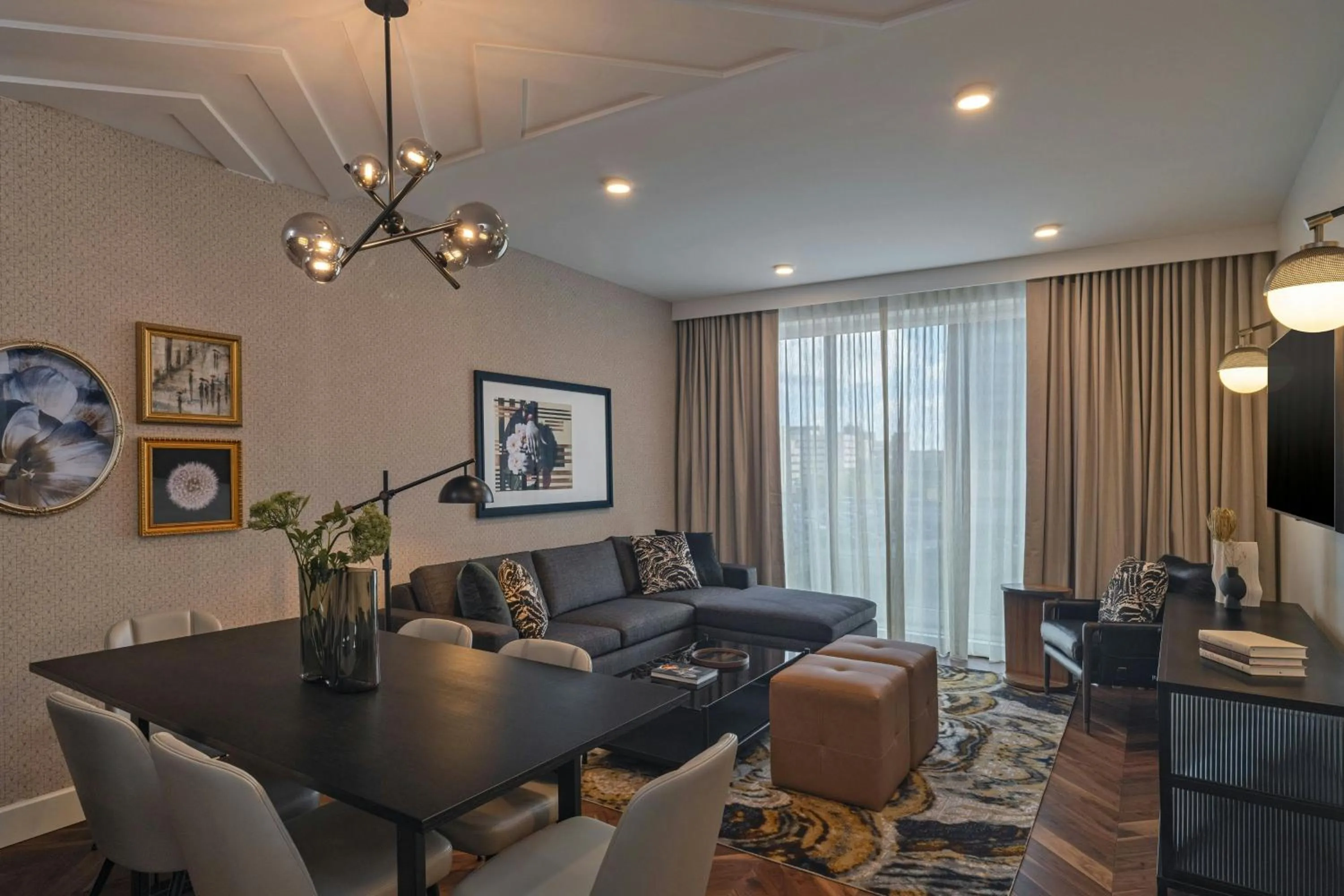 Photo of the whole room in The Vanguard Ann Arbor, Autograph Collection