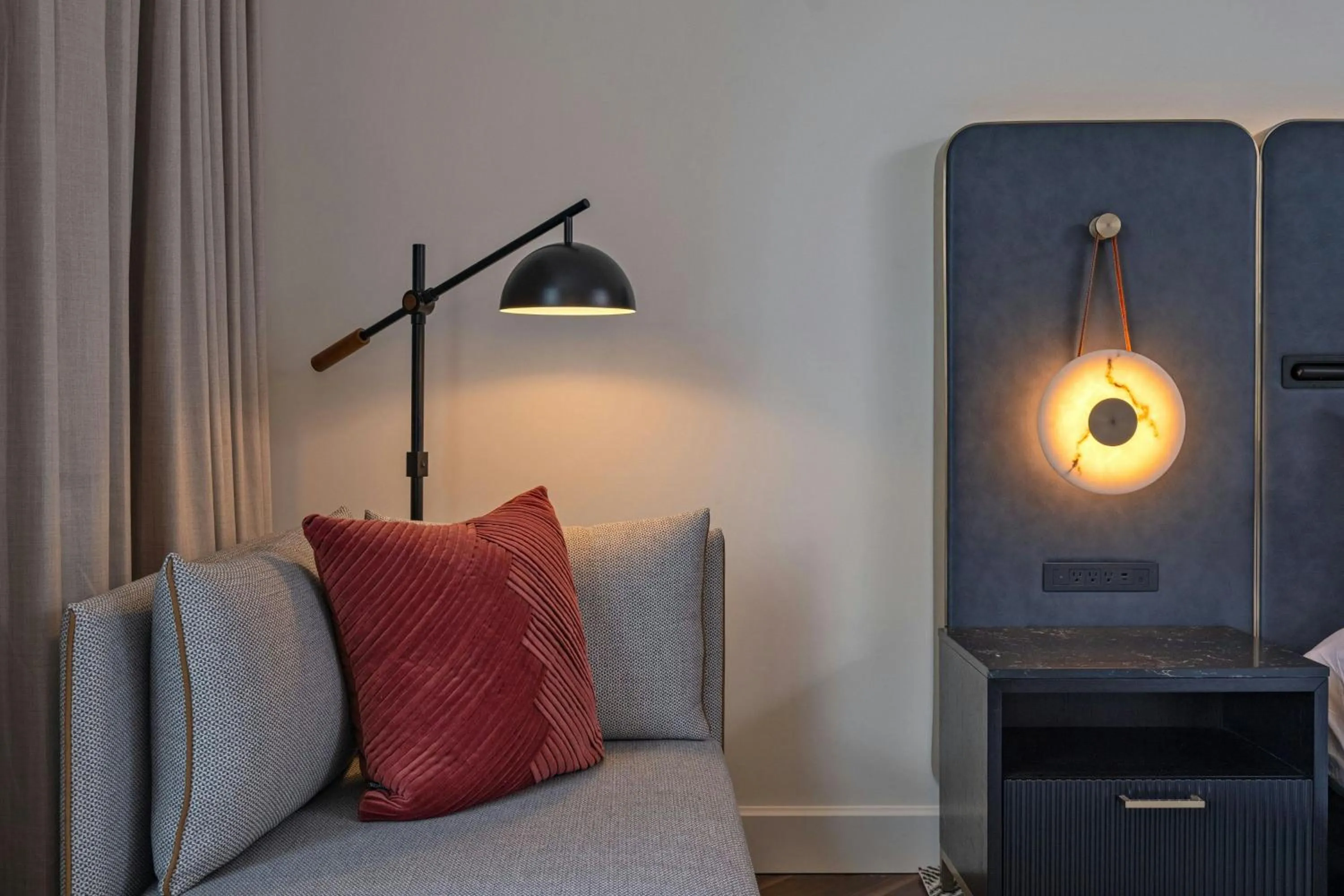 Lounge or bar in The Vanguard Ann Arbor, Autograph Collection