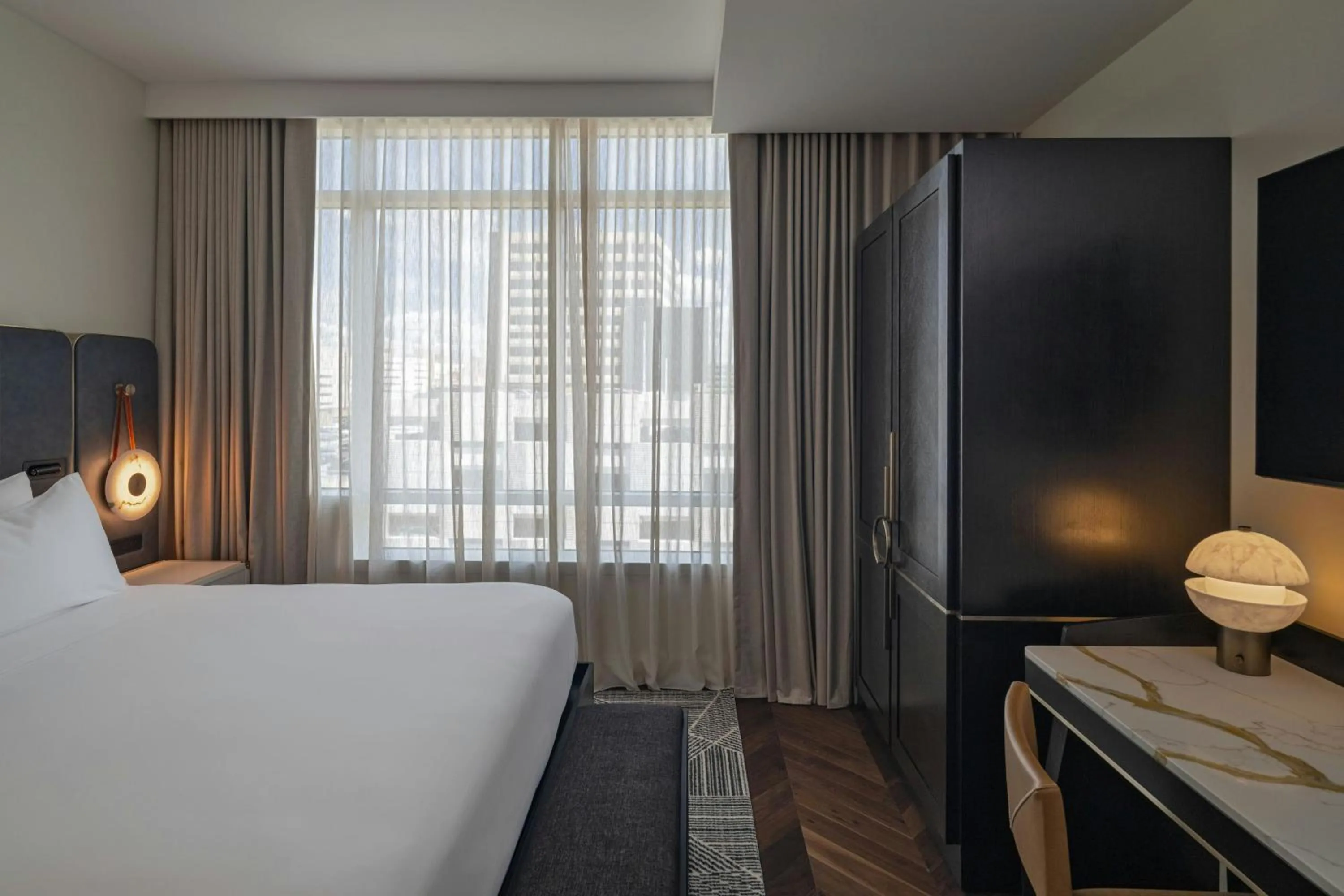 Bedroom, Bed in The Vanguard Ann Arbor, Autograph Collection