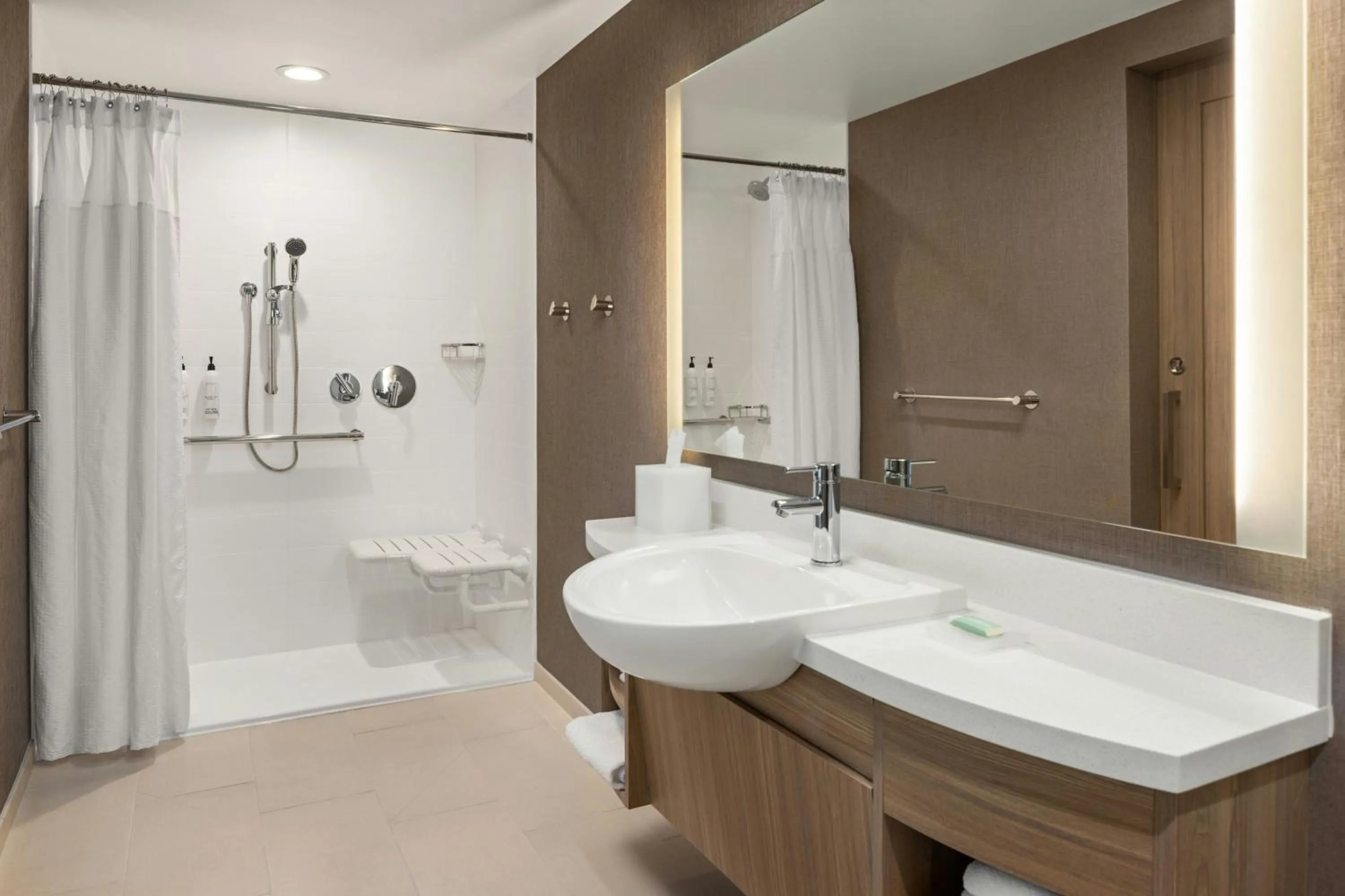 Lounge or bar in SpringHill Suites by Marriott Eau Claire