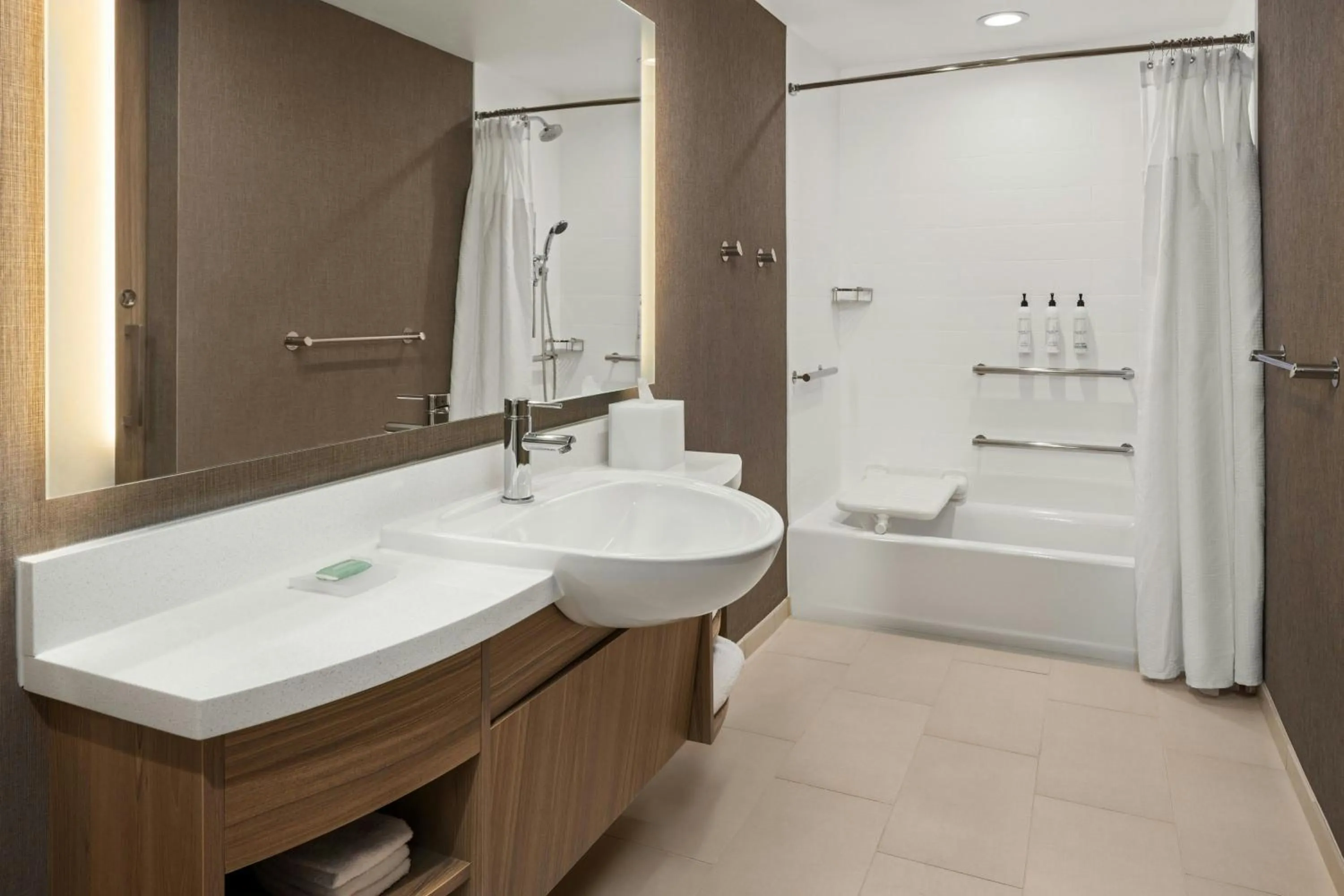 Lounge or bar in SpringHill Suites by Marriott Eau Claire