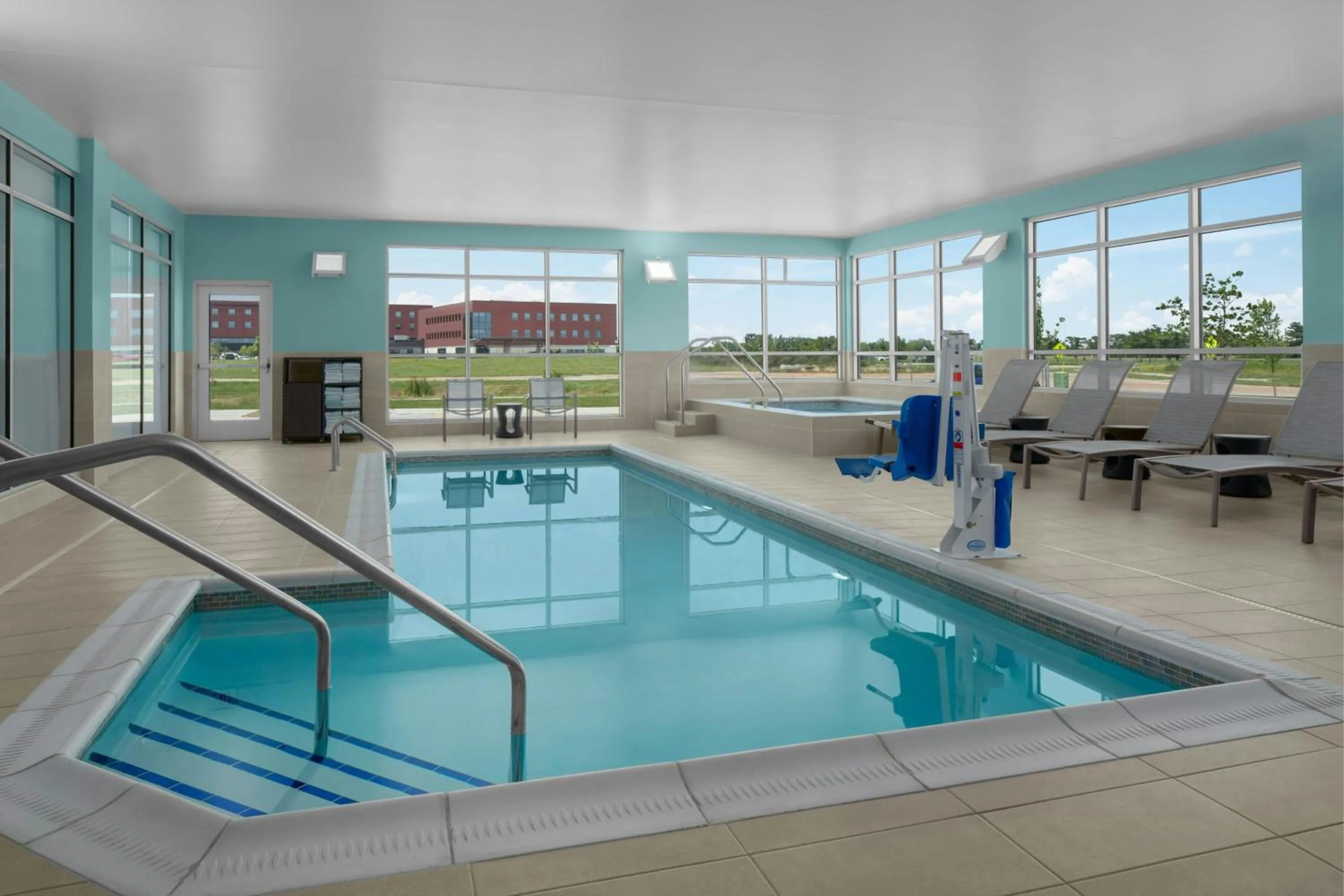 Swimming pool in SpringHill Suites by Marriott Grand Island