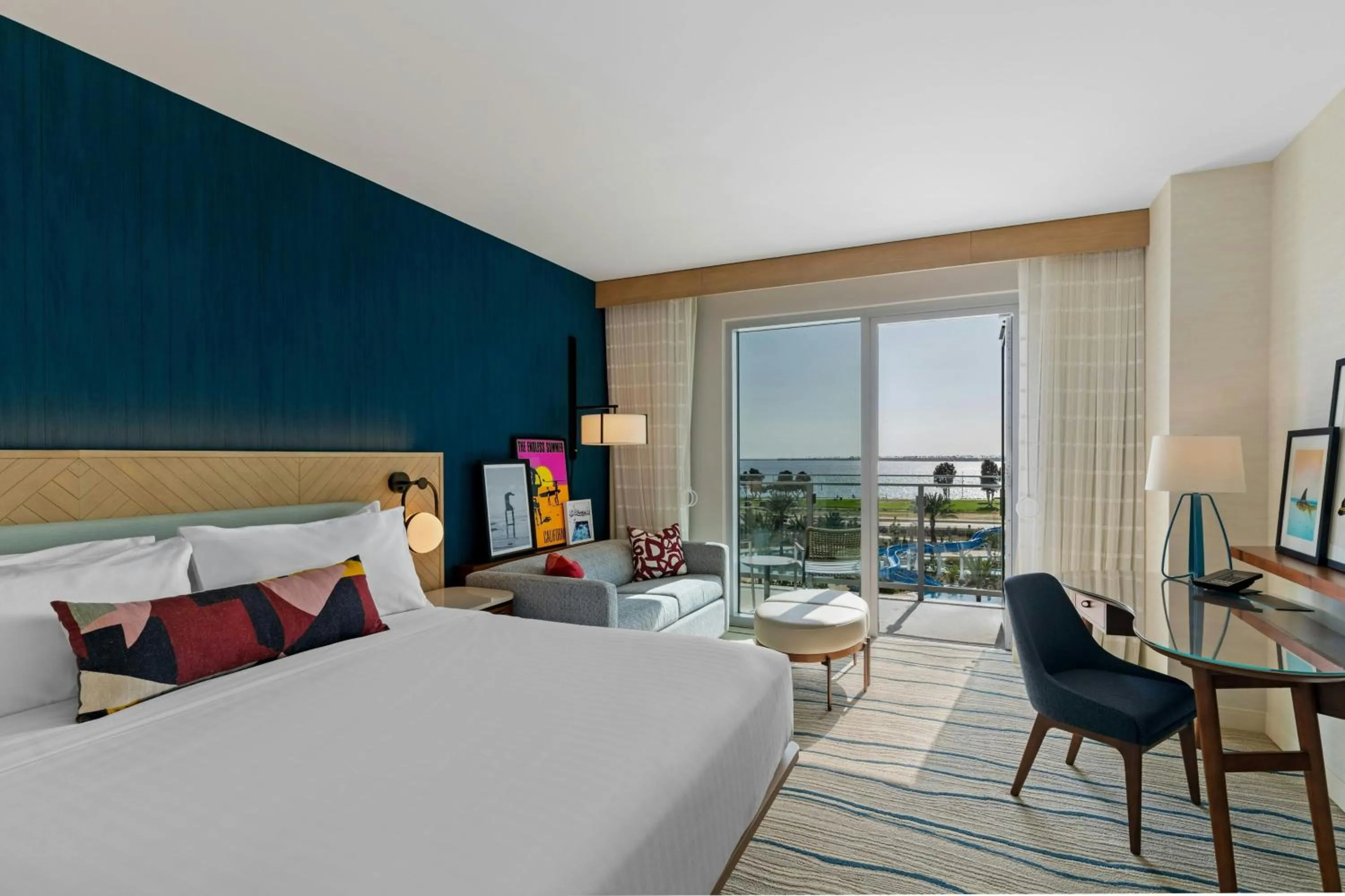 Photo of the whole room, Bed in Gaylord Pacific Resort & Convention Center