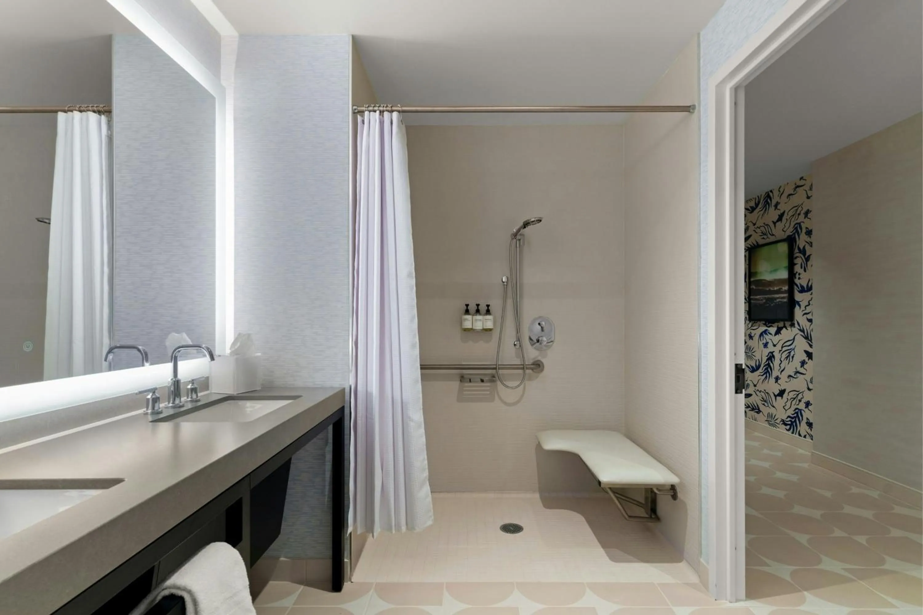 Bathroom in Gaylord Pacific Resort & Convention Center