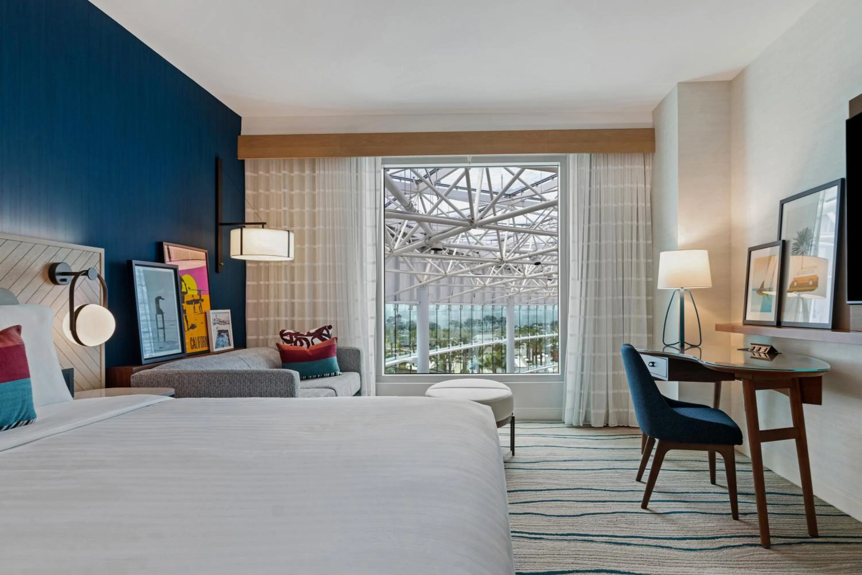 Photo of the whole room, Bed in Gaylord Pacific Resort & Convention Center