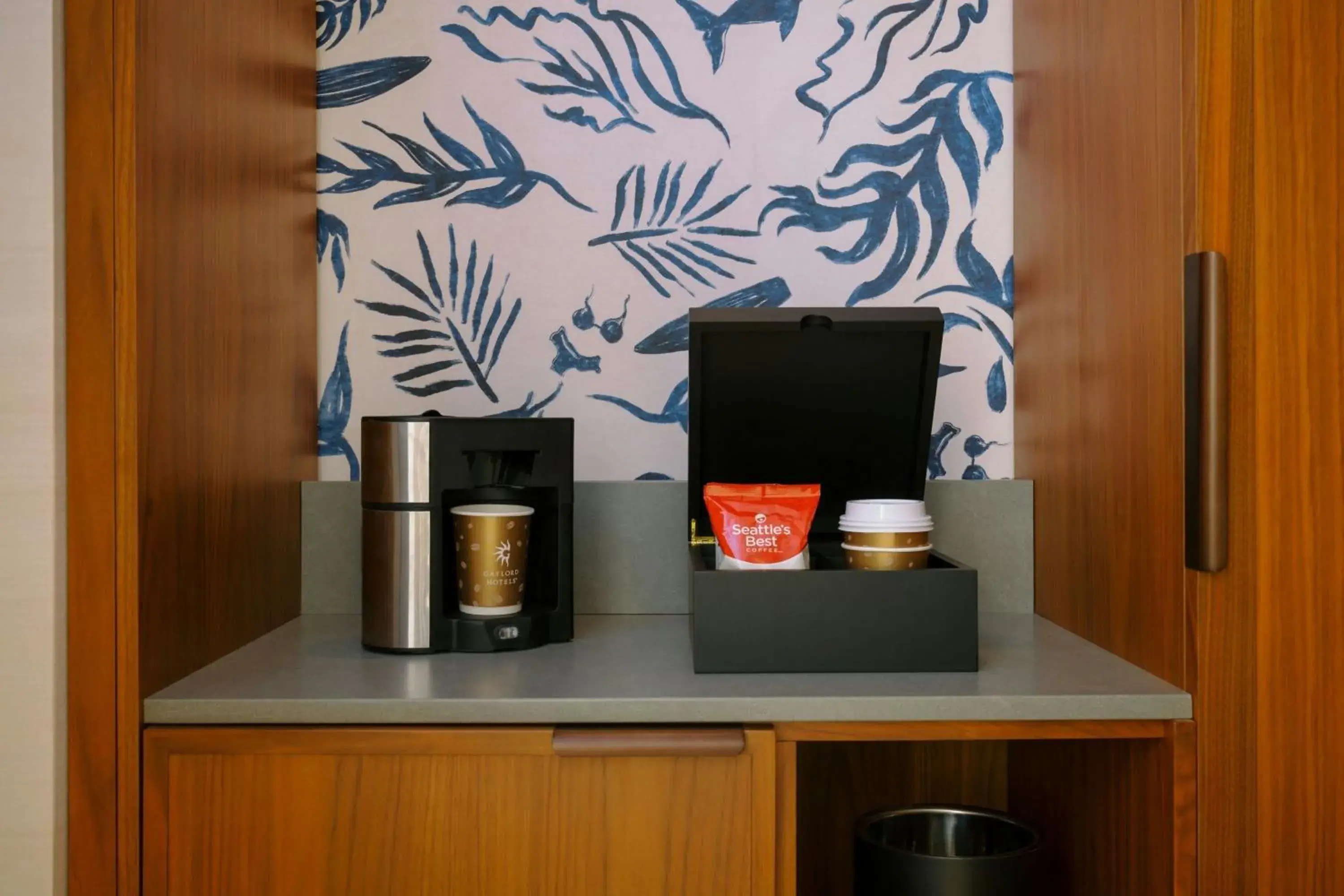 Queen Room with View in Gaylord Pacific Resort & Convention Center Queen Room with View in Gaylord Pacific Resort & Convention Center