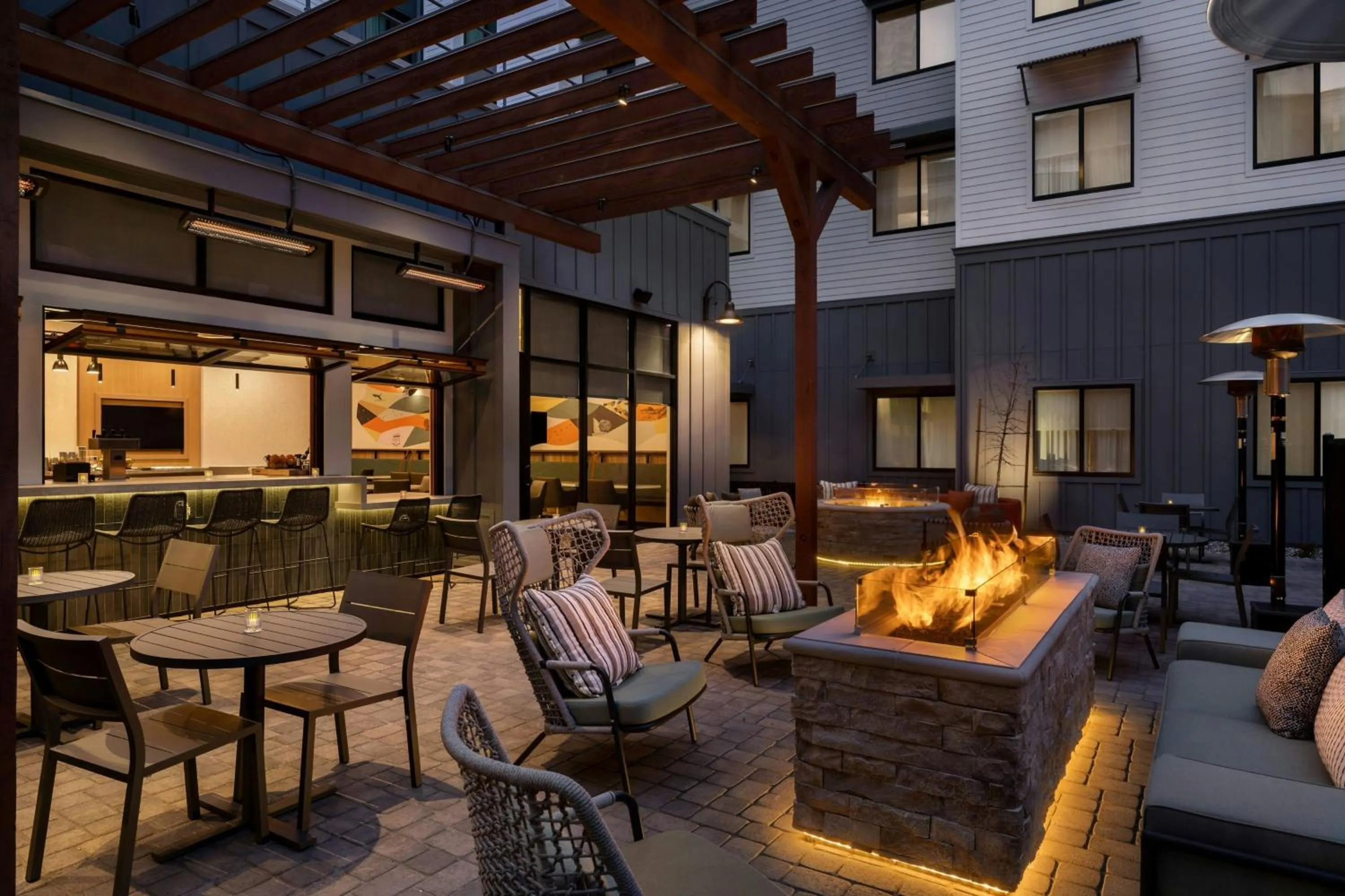 Lounge or bar in SpringHill Suites by Marriott San Luis Obispo