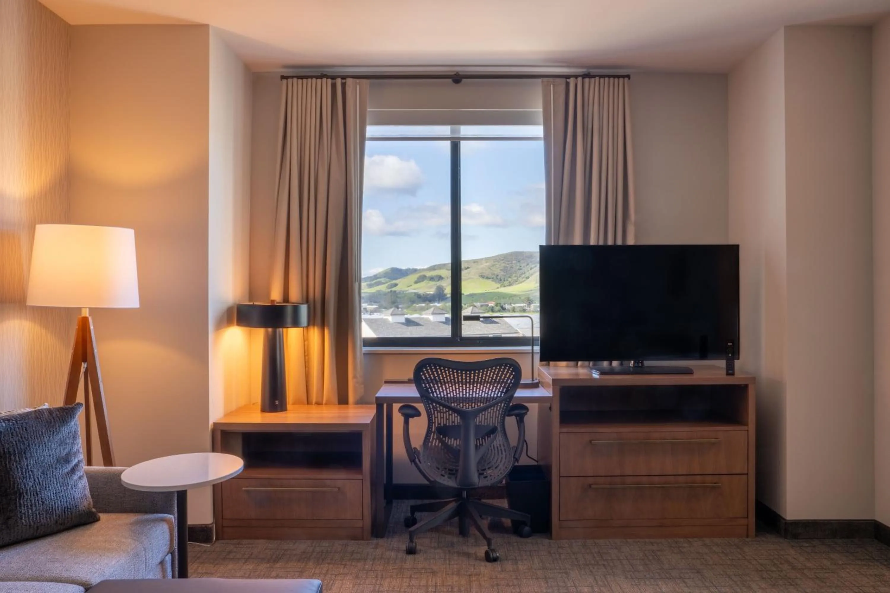 TV and multimedia in Residence Inn by Marriott San Luis Obispo