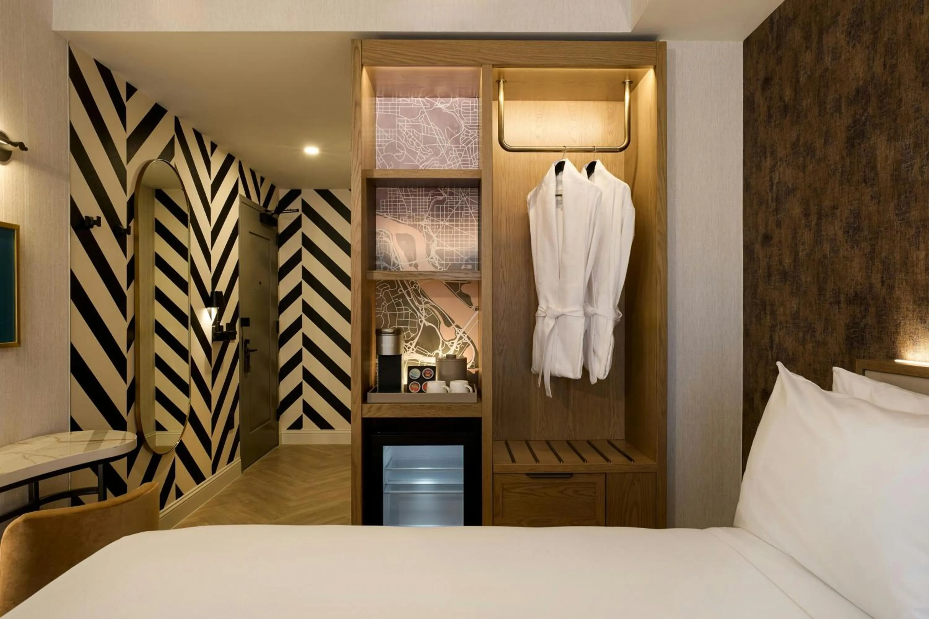 Photo of the whole room, Bed in Canal House of Georgetown a Tribute Portfolio Hotel Georgetown, Washington D.C.