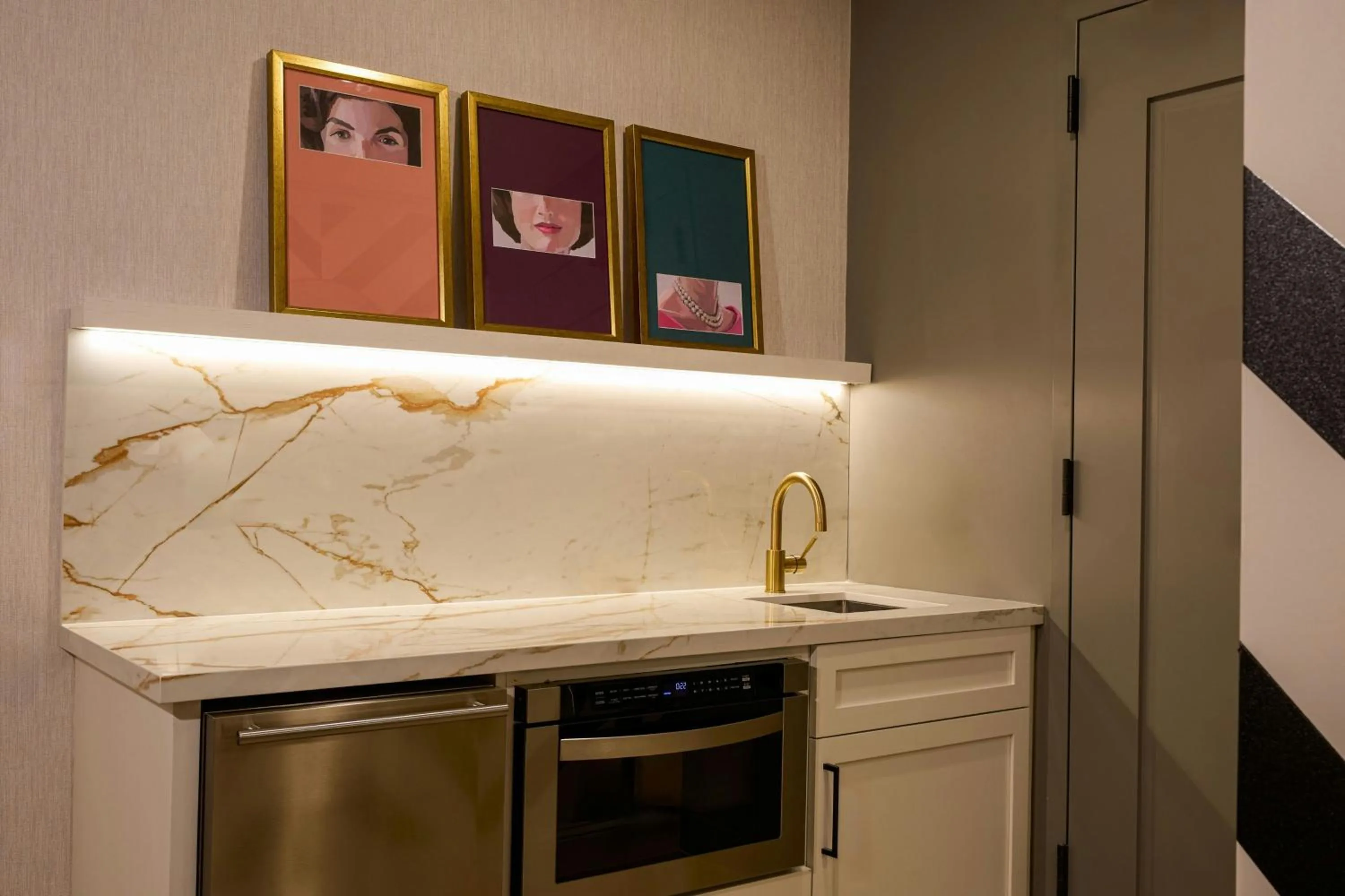 Lounge or bar in Canal House of Georgetown a Tribute Portfolio Hotel Georgetown, Washington D.C.