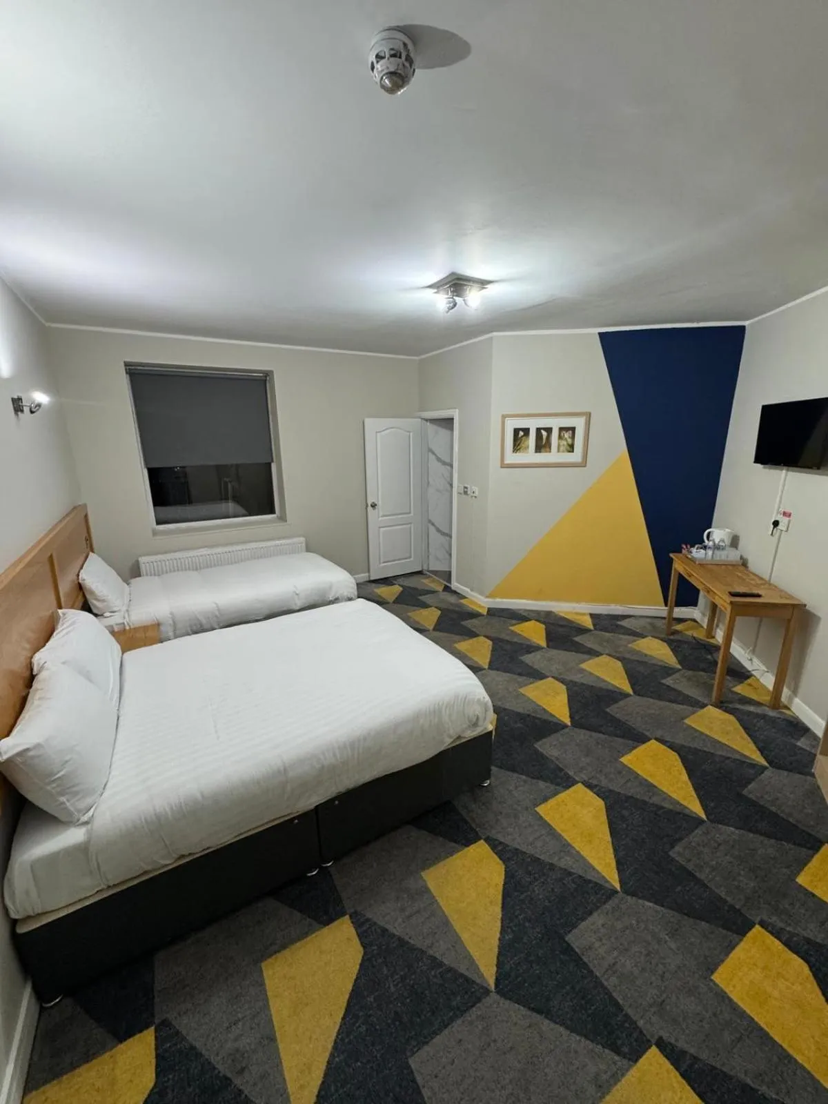 Bedroom, Bed in Weaste Hotel, West Manchester Hotel