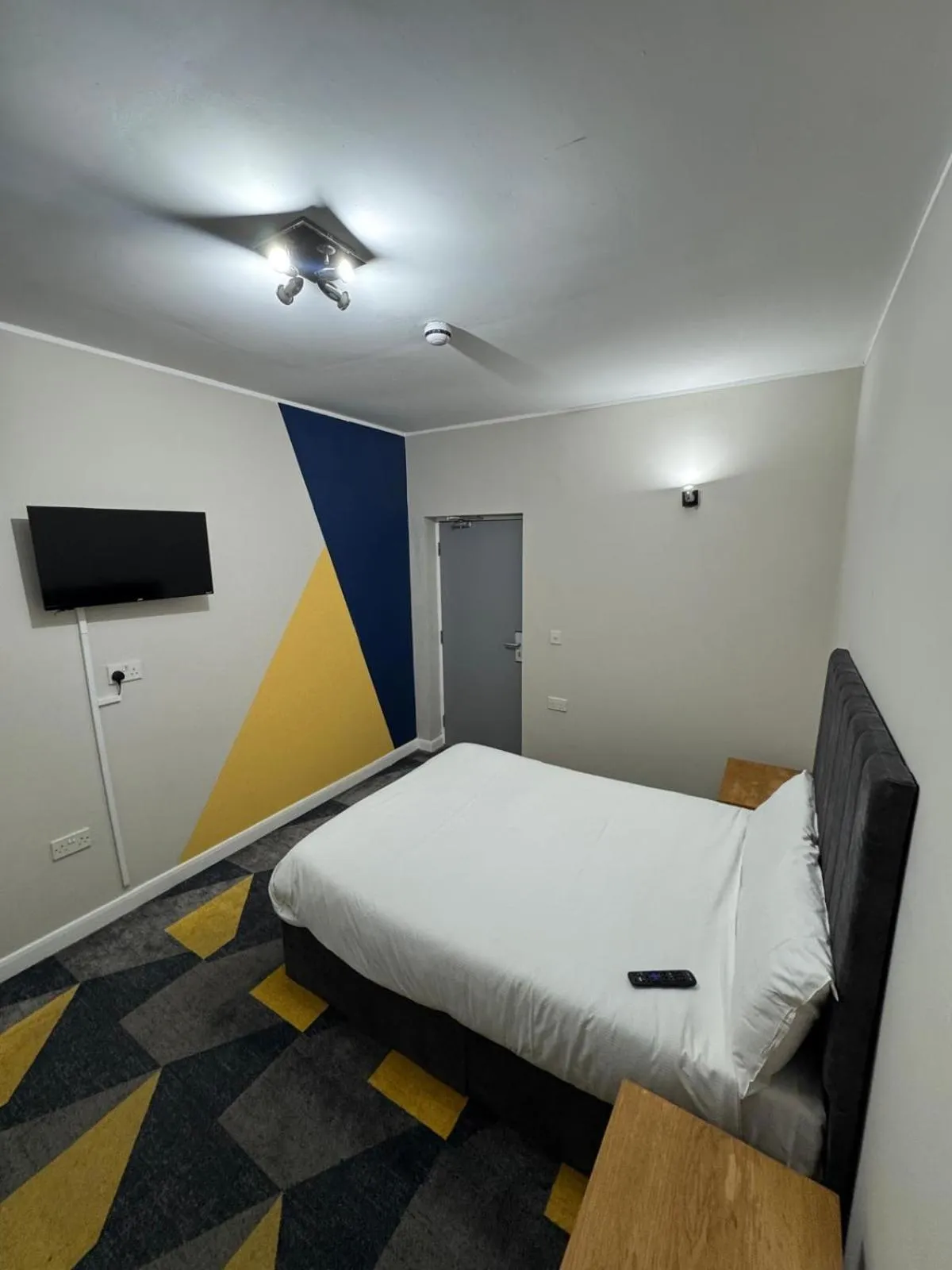 Bedroom, Bed in Weaste Hotel, West Manchester Hotel