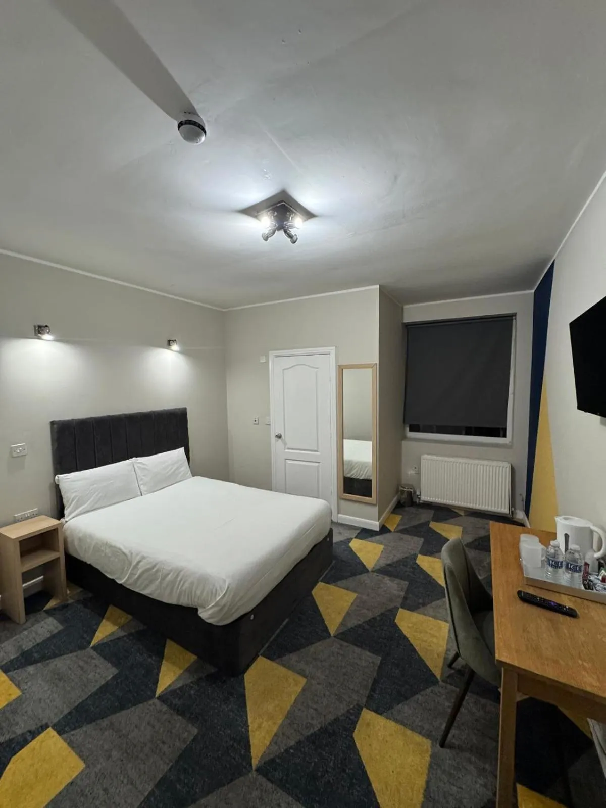 Bedroom, Bed in Weaste Hotel, West Manchester Hotel