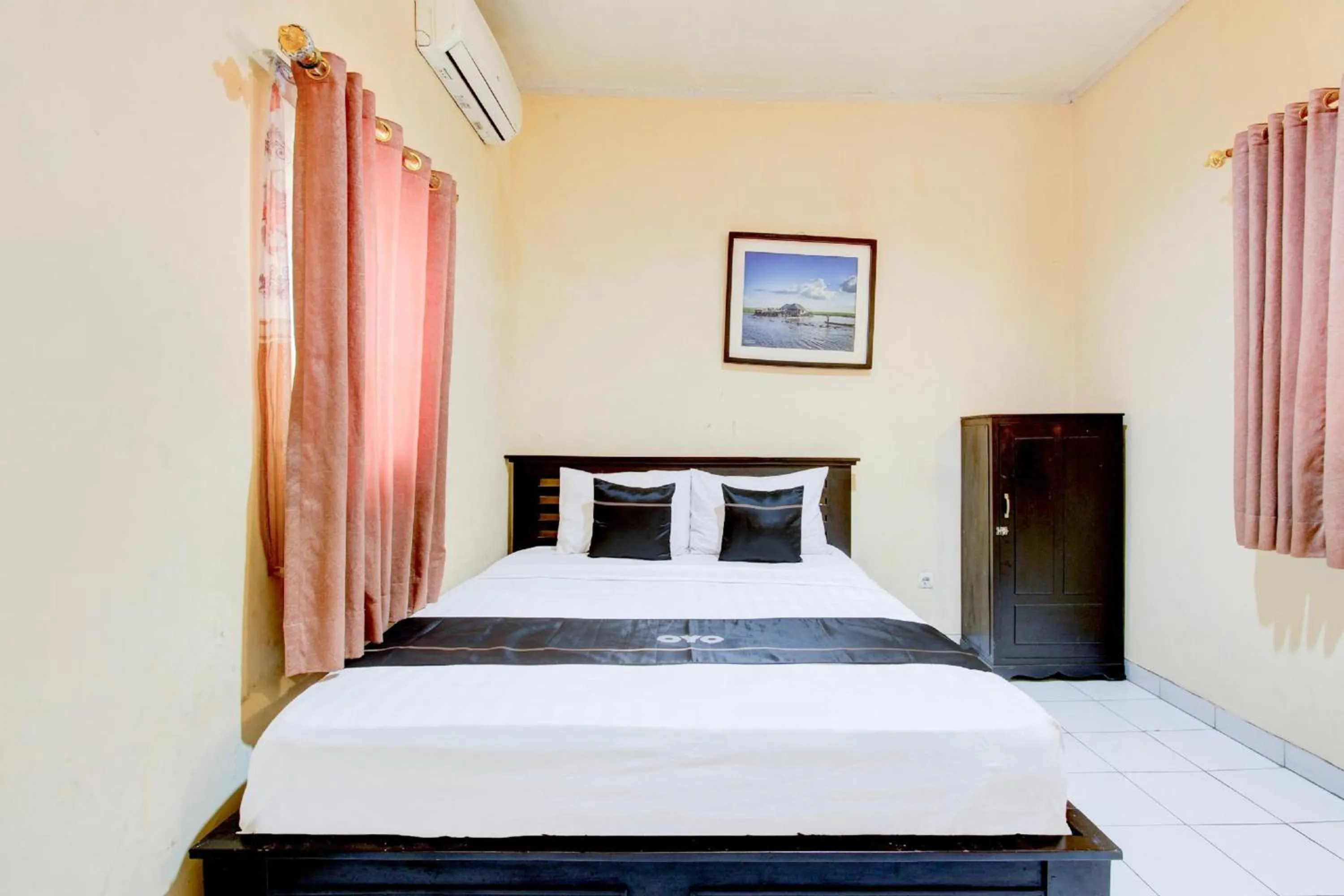 Bedroom, Bed in Collection O Stasiun Pekalongan Near Stasiun Kereta Api Formerly Hotel Indah