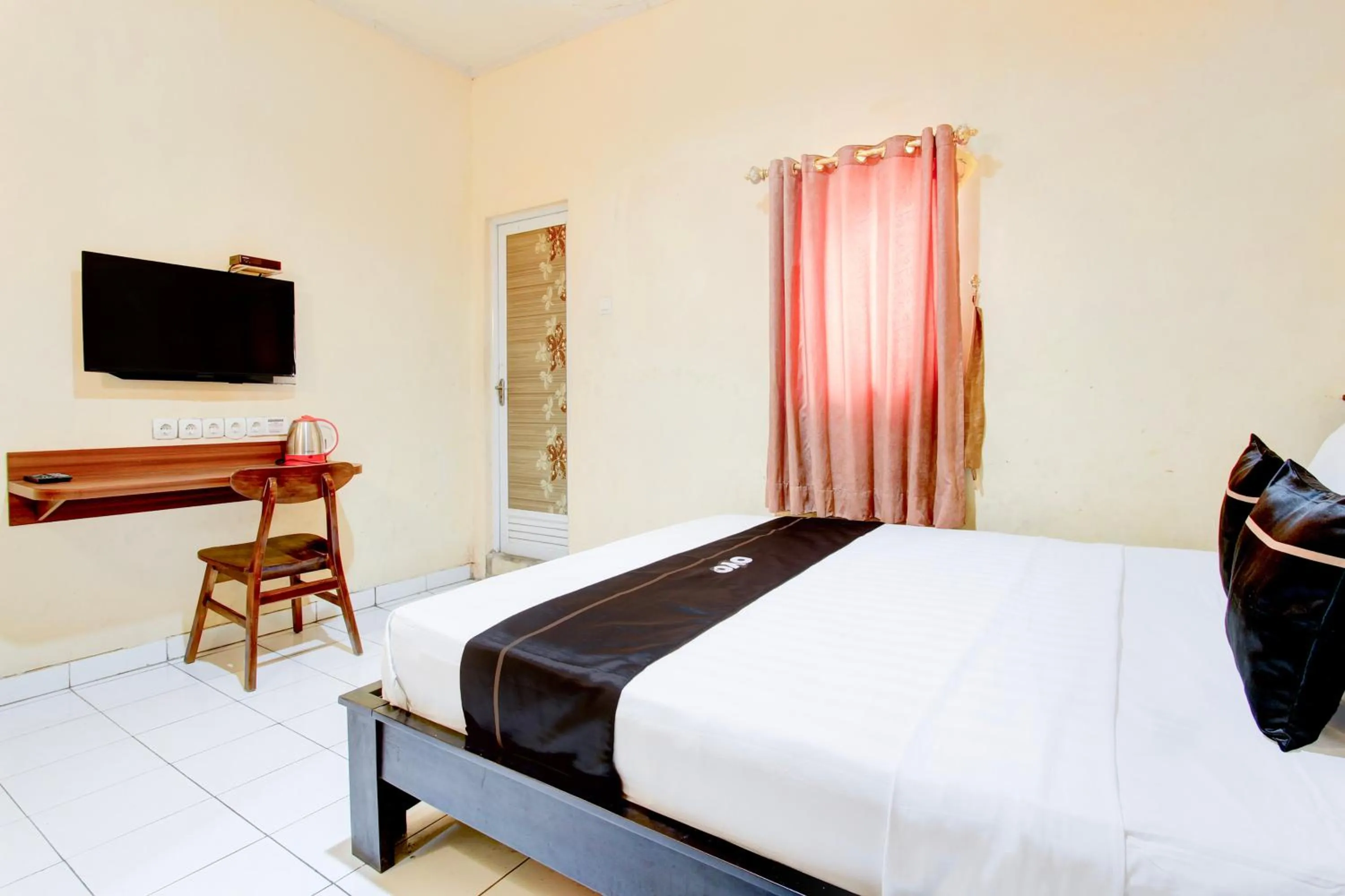 TV and multimedia, Bed in Collection O Stasiun Pekalongan Near Stasiun Kereta Api Formerly Hotel Indah