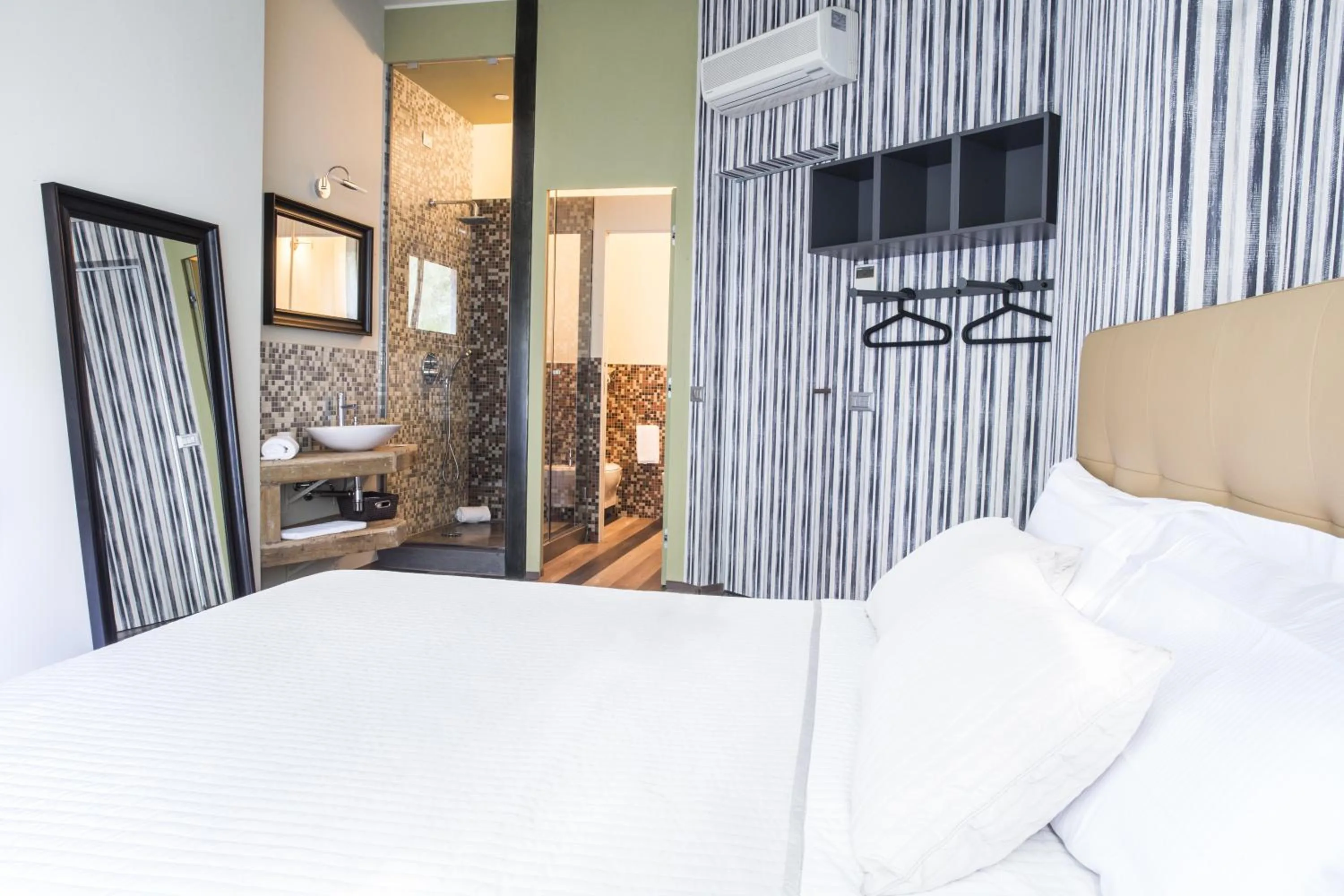 Bathroom, Bed in Serendipity Rooms