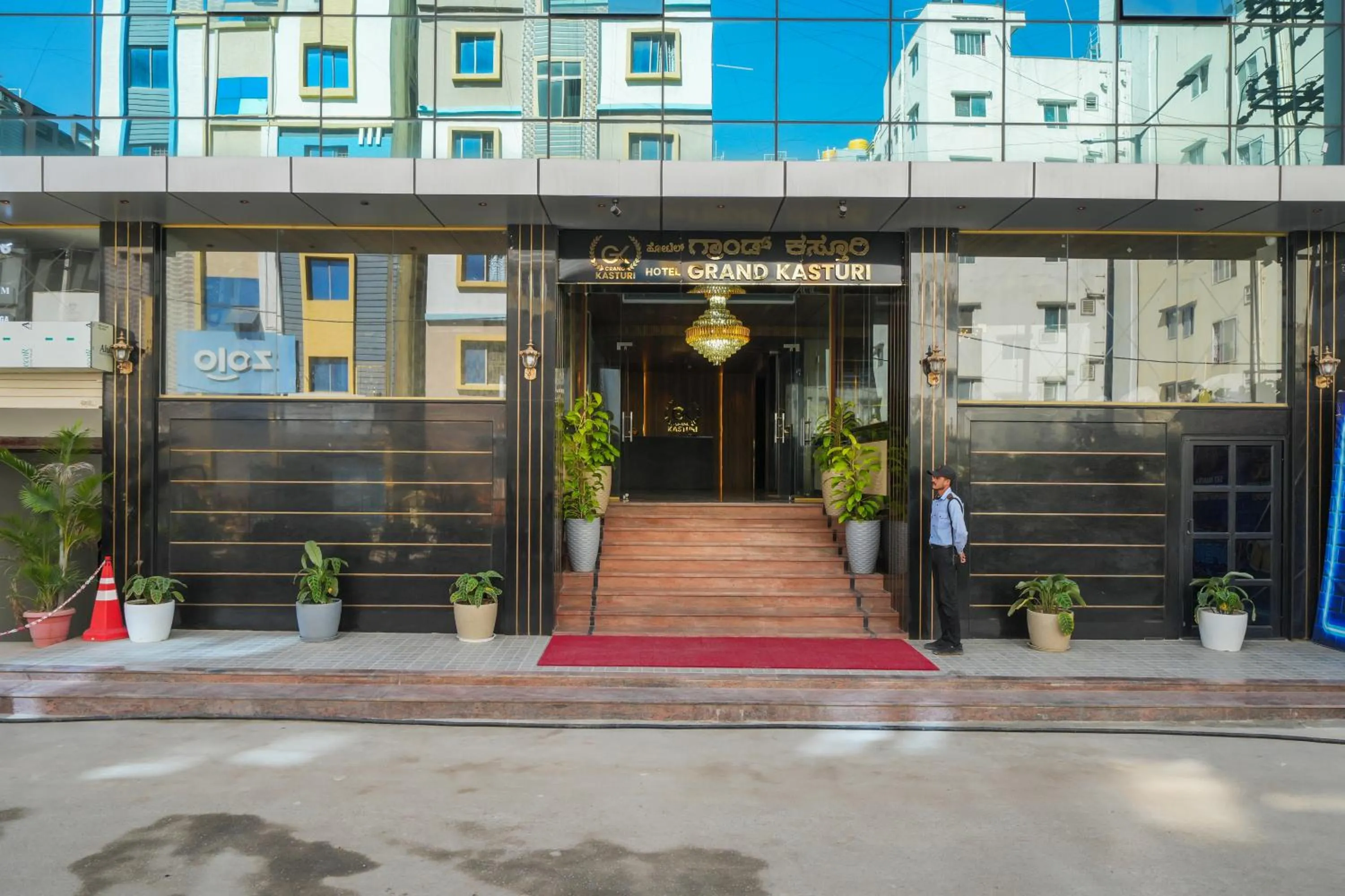Facade/entrance in Hotel Grand Kasturi