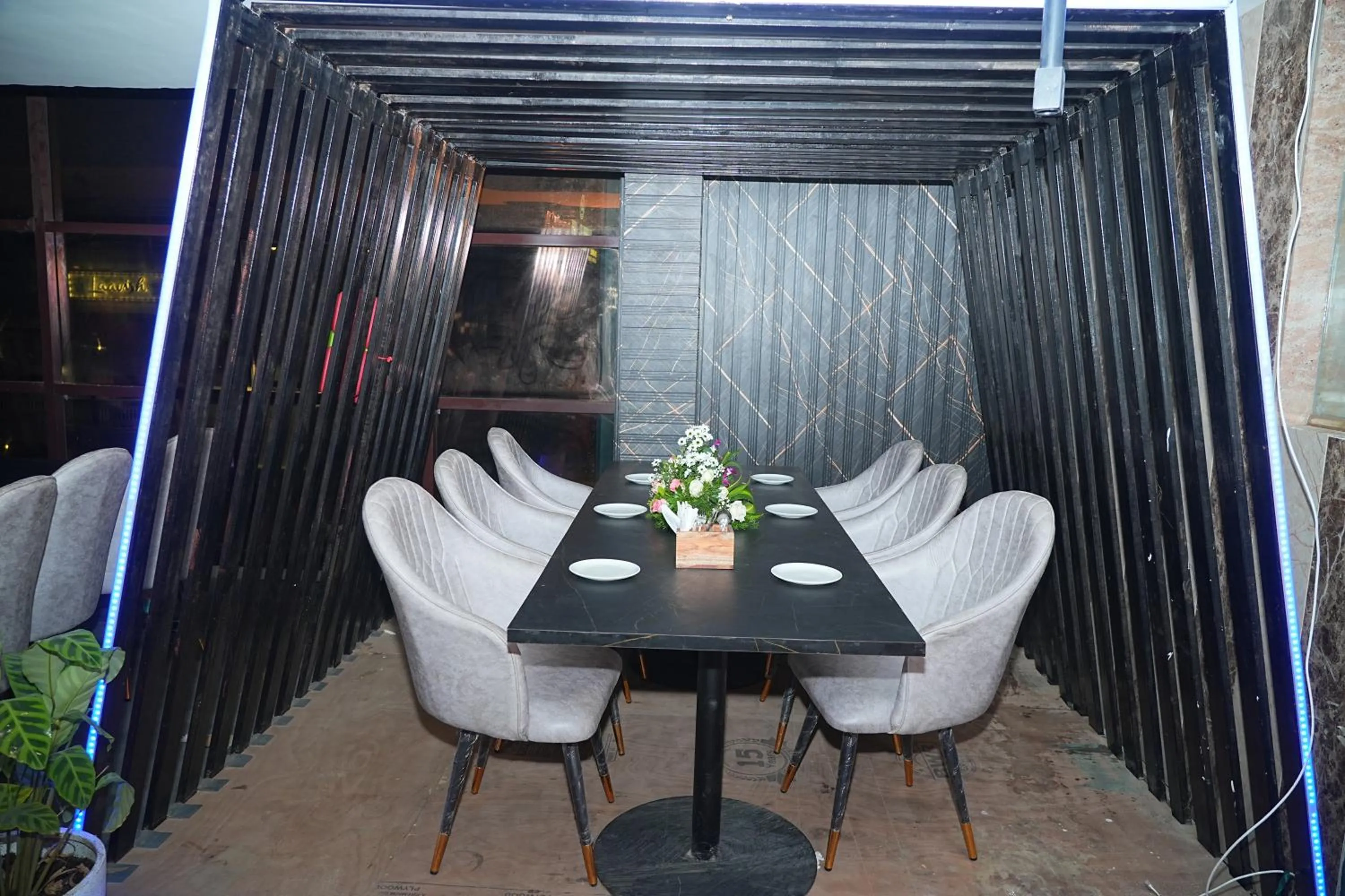 Restaurant/places to eat in Hotel Grand Kasturi