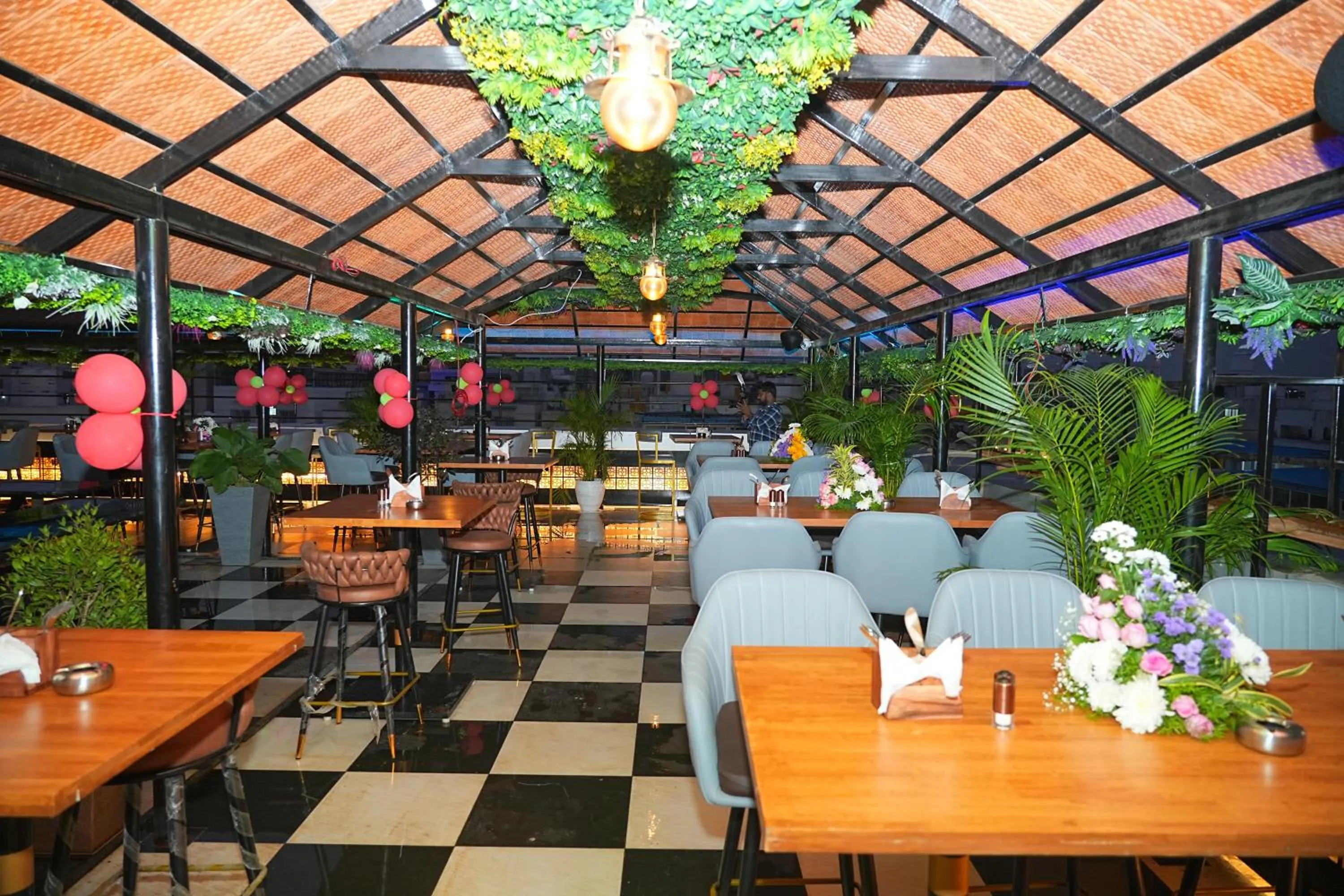 Restaurant/places to eat in Hotel Grand Kasturi