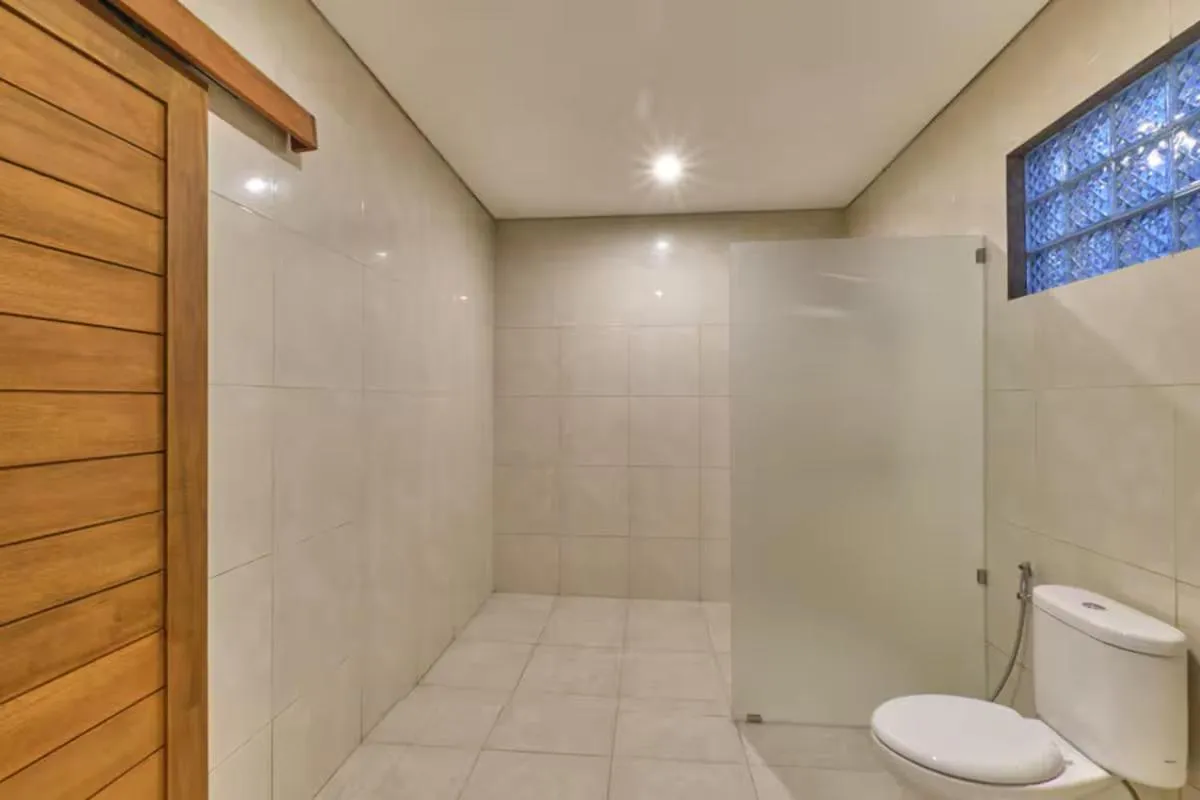 Toilet in Long Lane Bali Villa