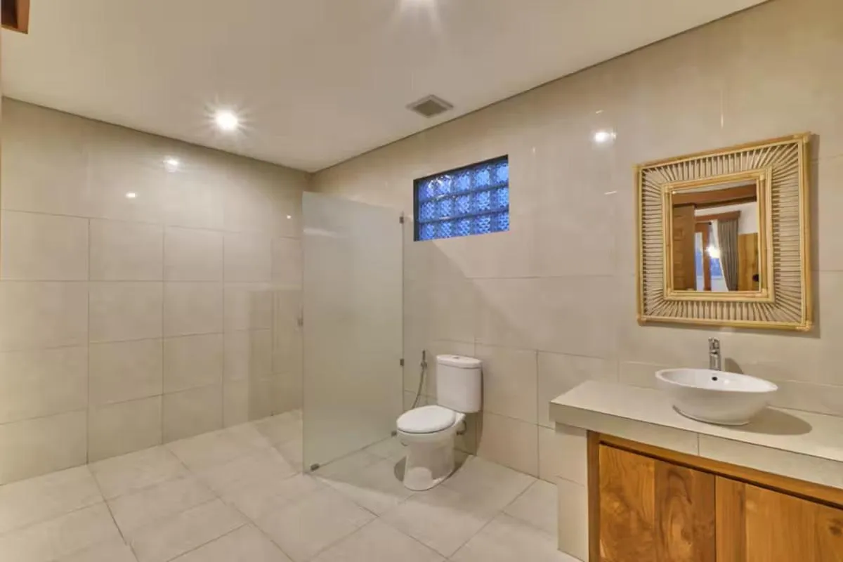 Toilet in Long Lane Bali Villa