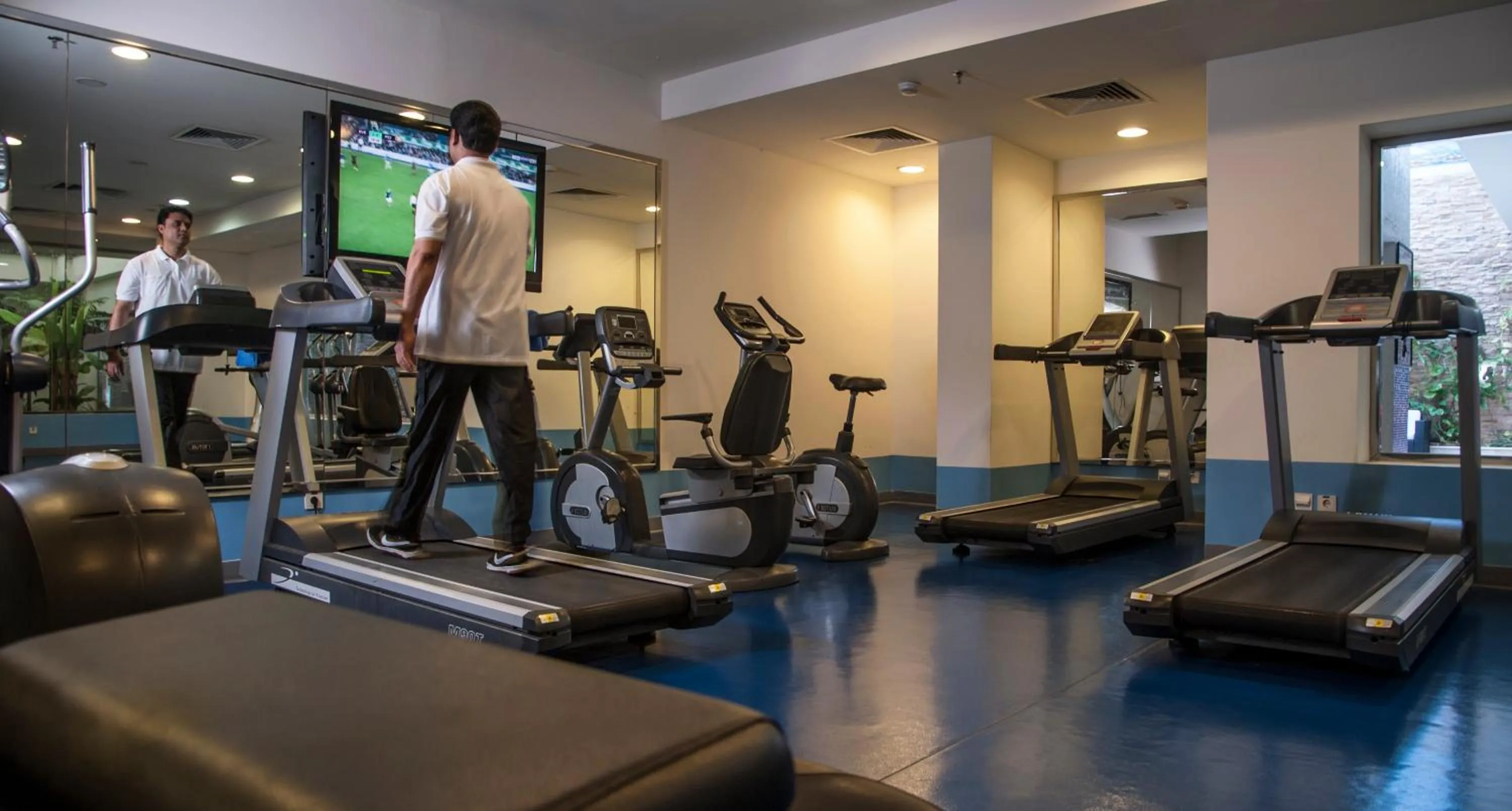 Fitness centre/facilities in Corp Al Khobar Corniche Hotel