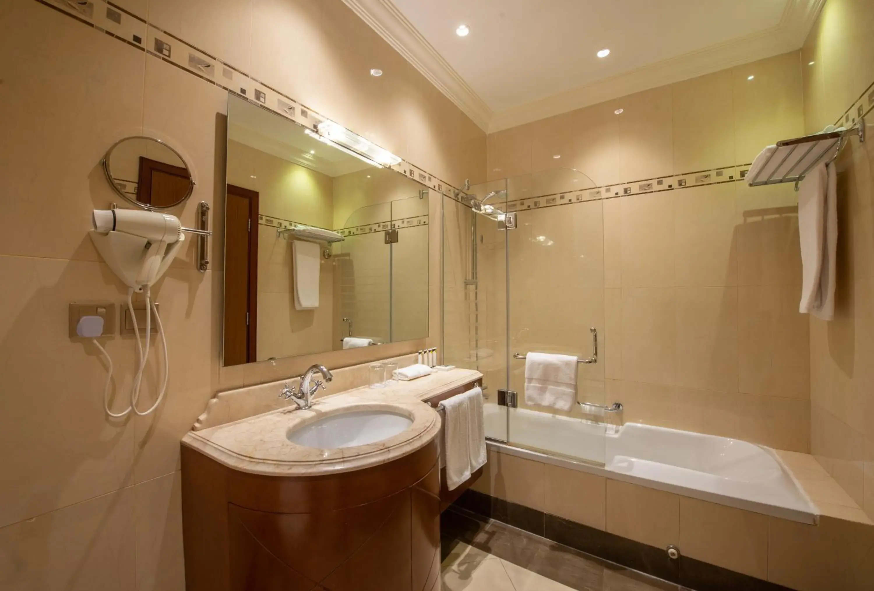 Standard King Room in Corp Al Khobar Corniche Hotel Standard King Room in Corp Al Khobar Corniche Hotel