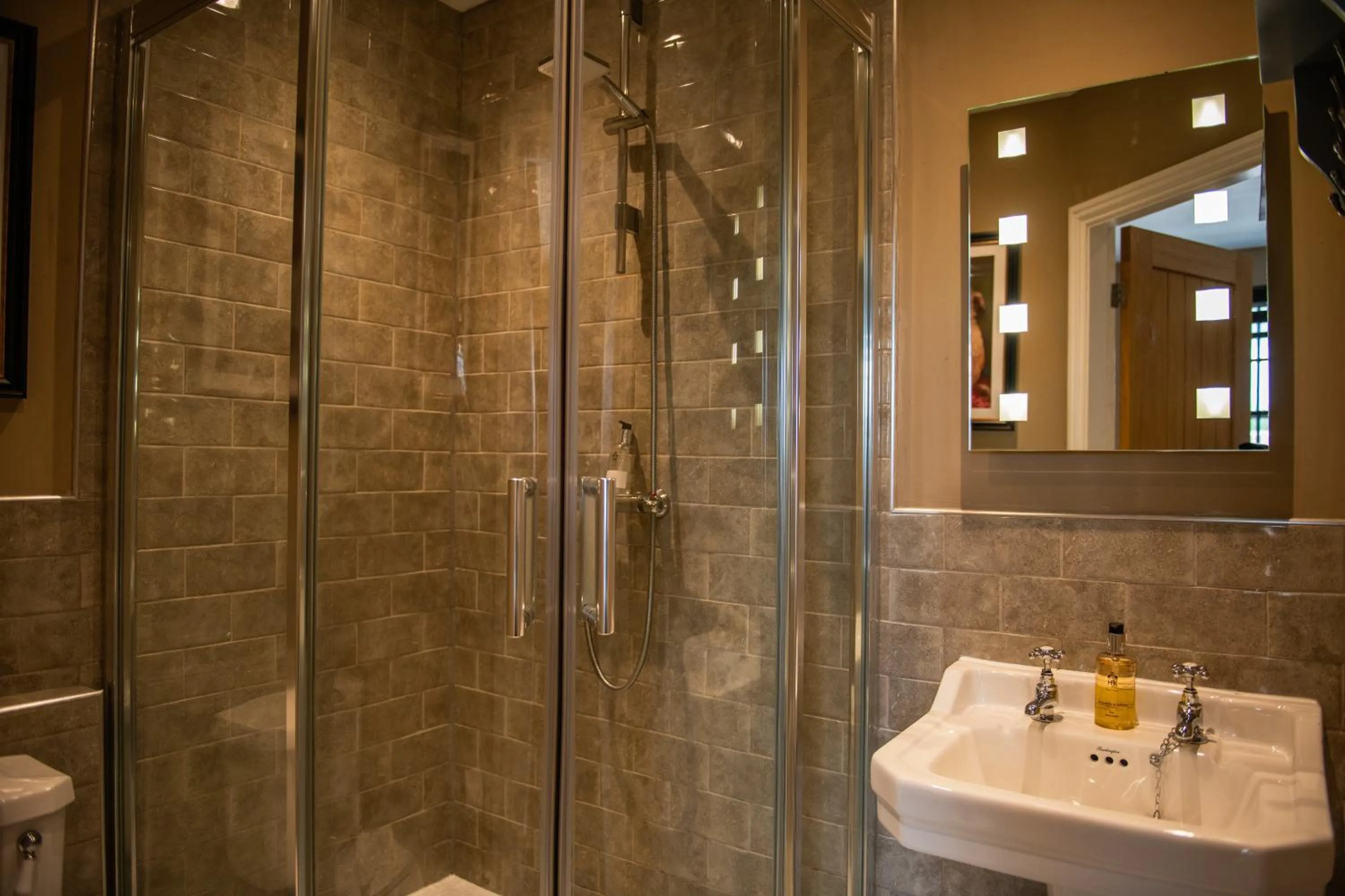 Shower in Blue Bell Country Inn