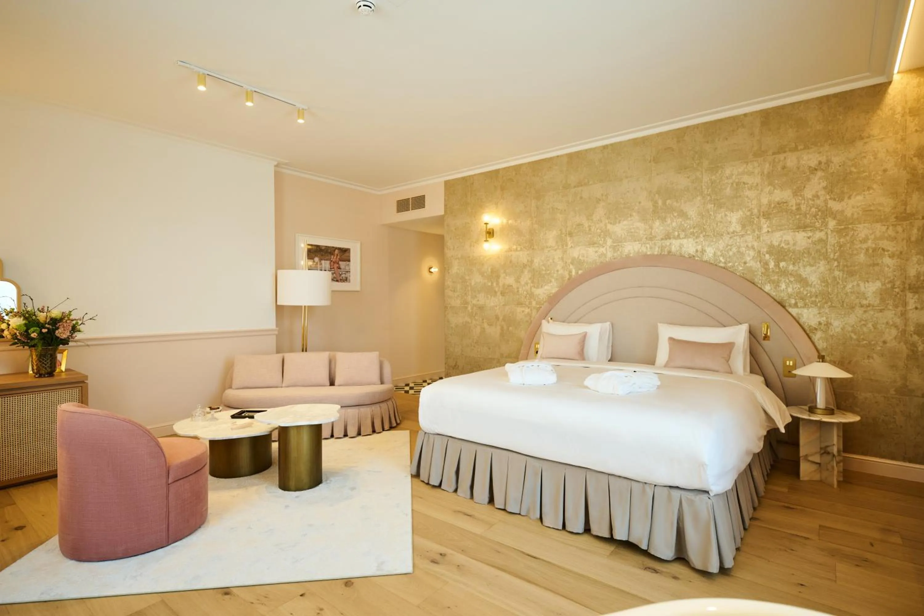 Photo of the whole room, Bed in Les Bains de Spa