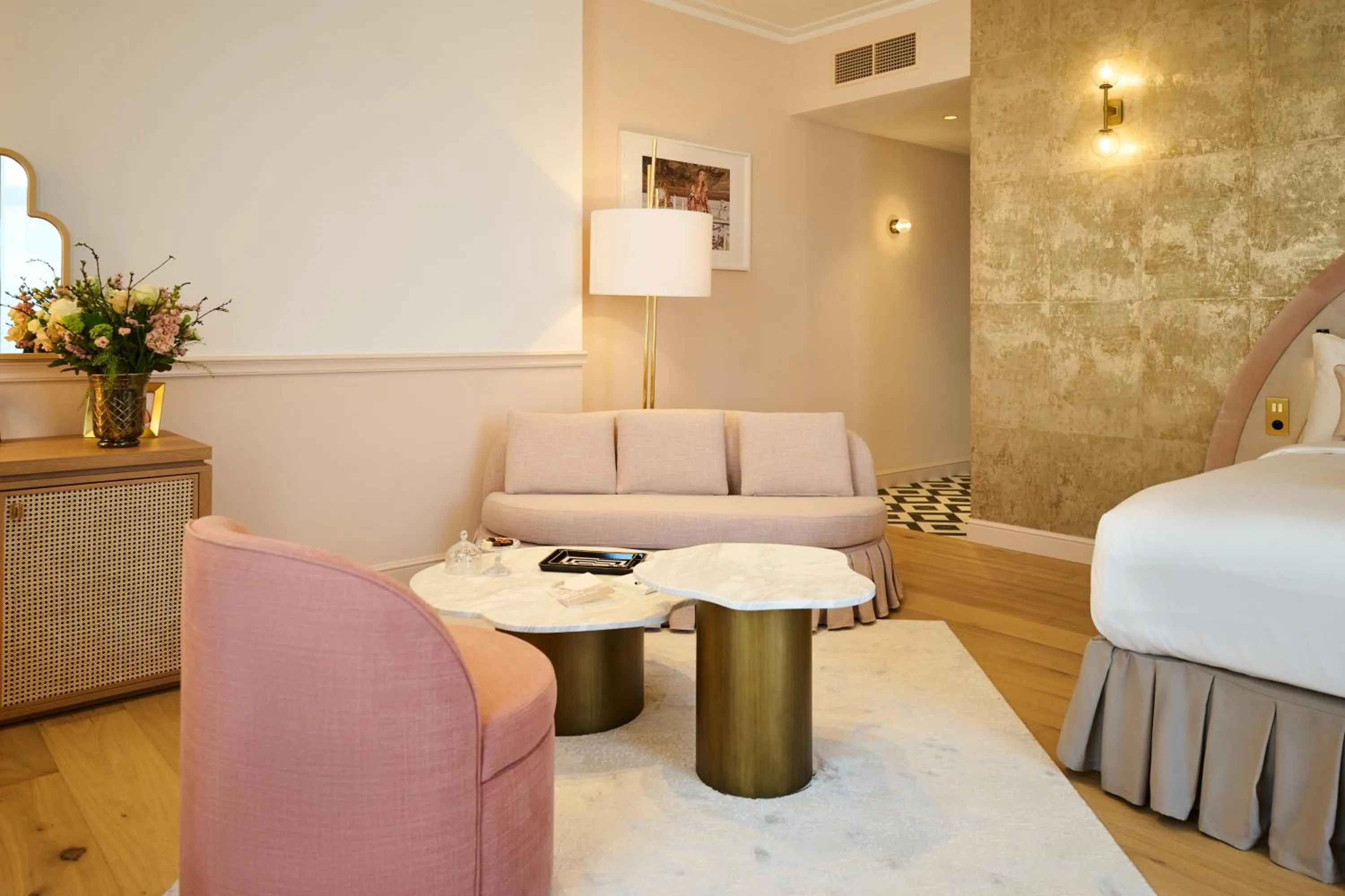 Living room, Bed in Les Bains de Spa