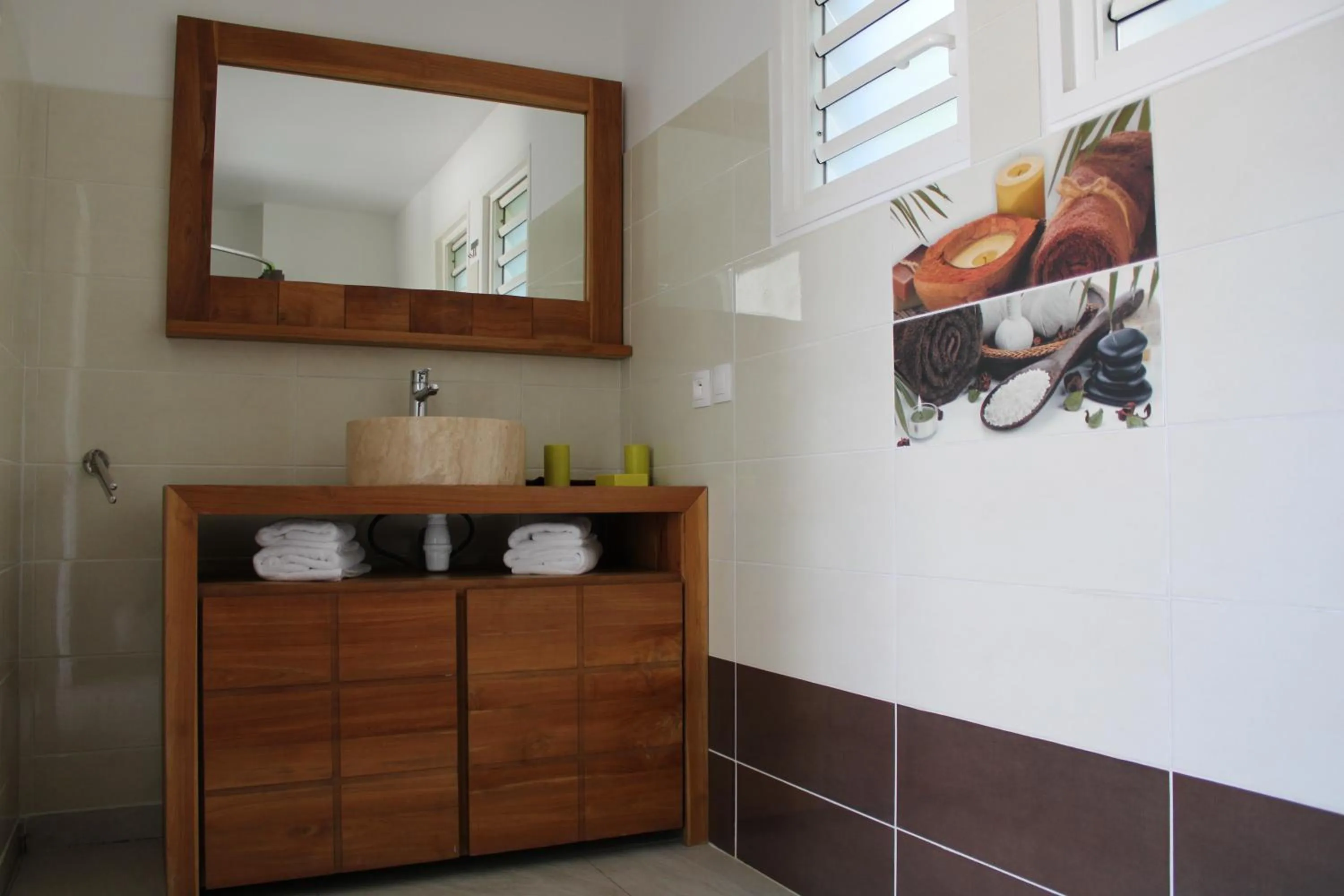 Shower in Majesty Palm Hôtel