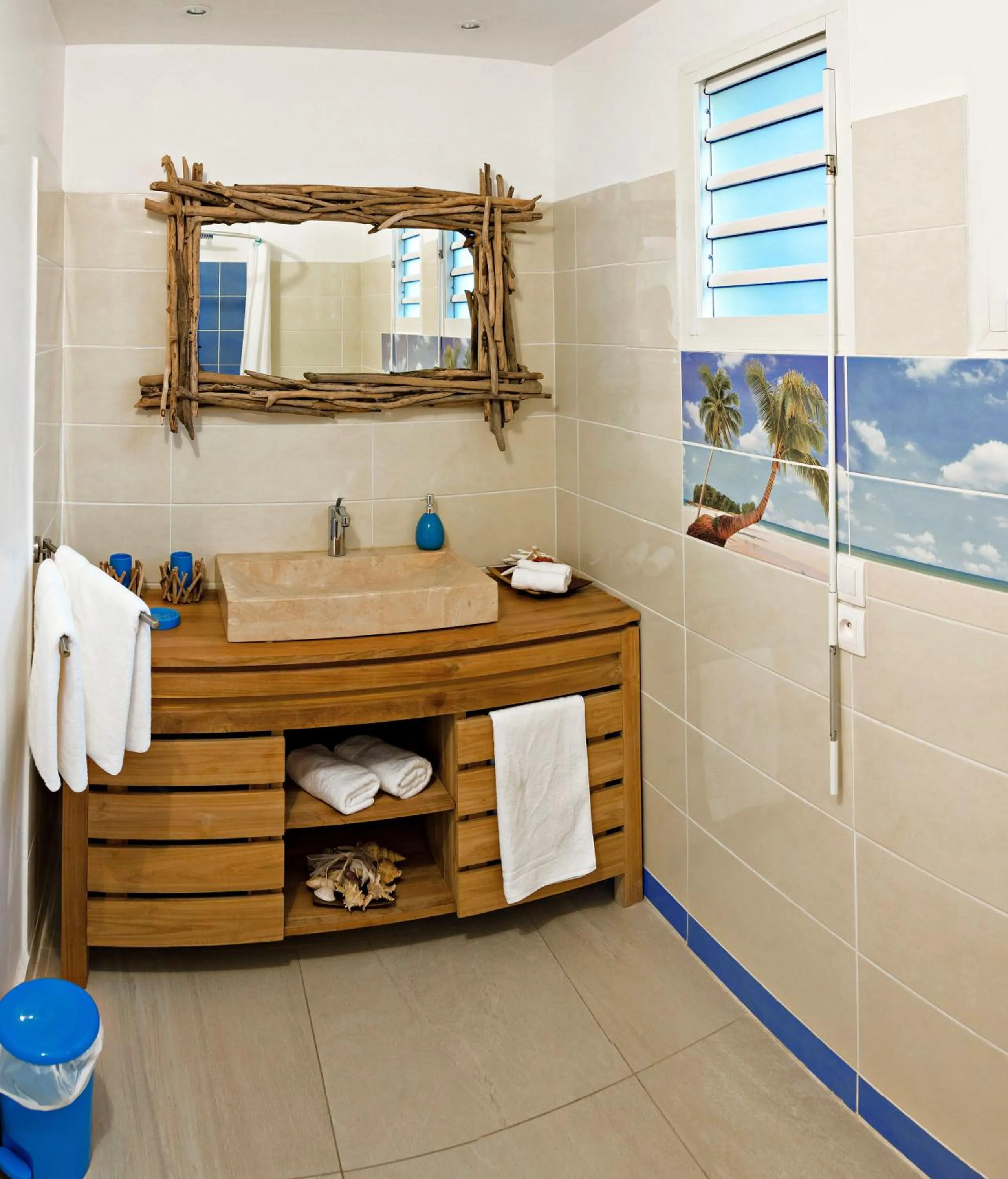 Shower in Majesty Palm Hôtel