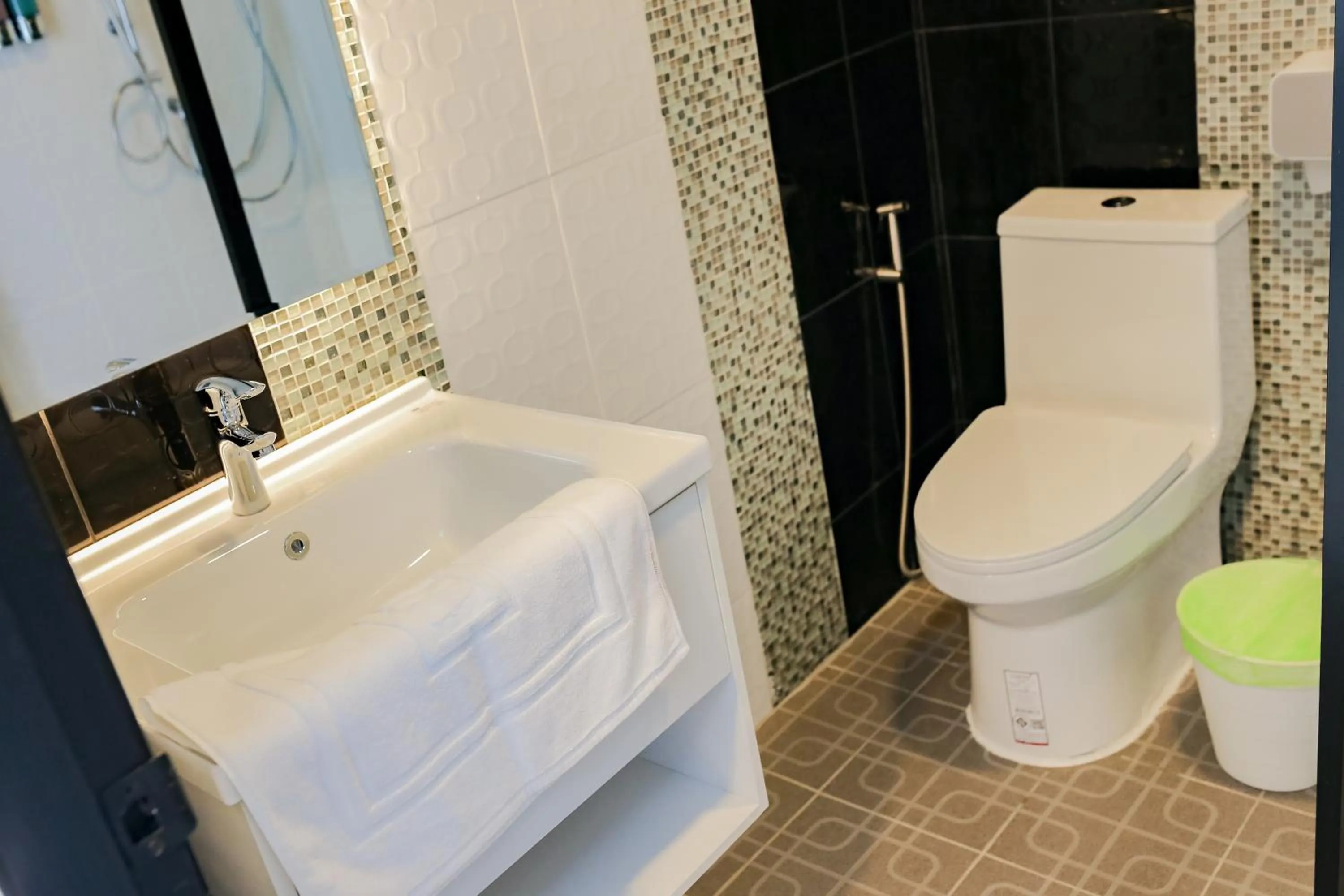 Toilet in R2 Bed and Pool Kanchanaburi