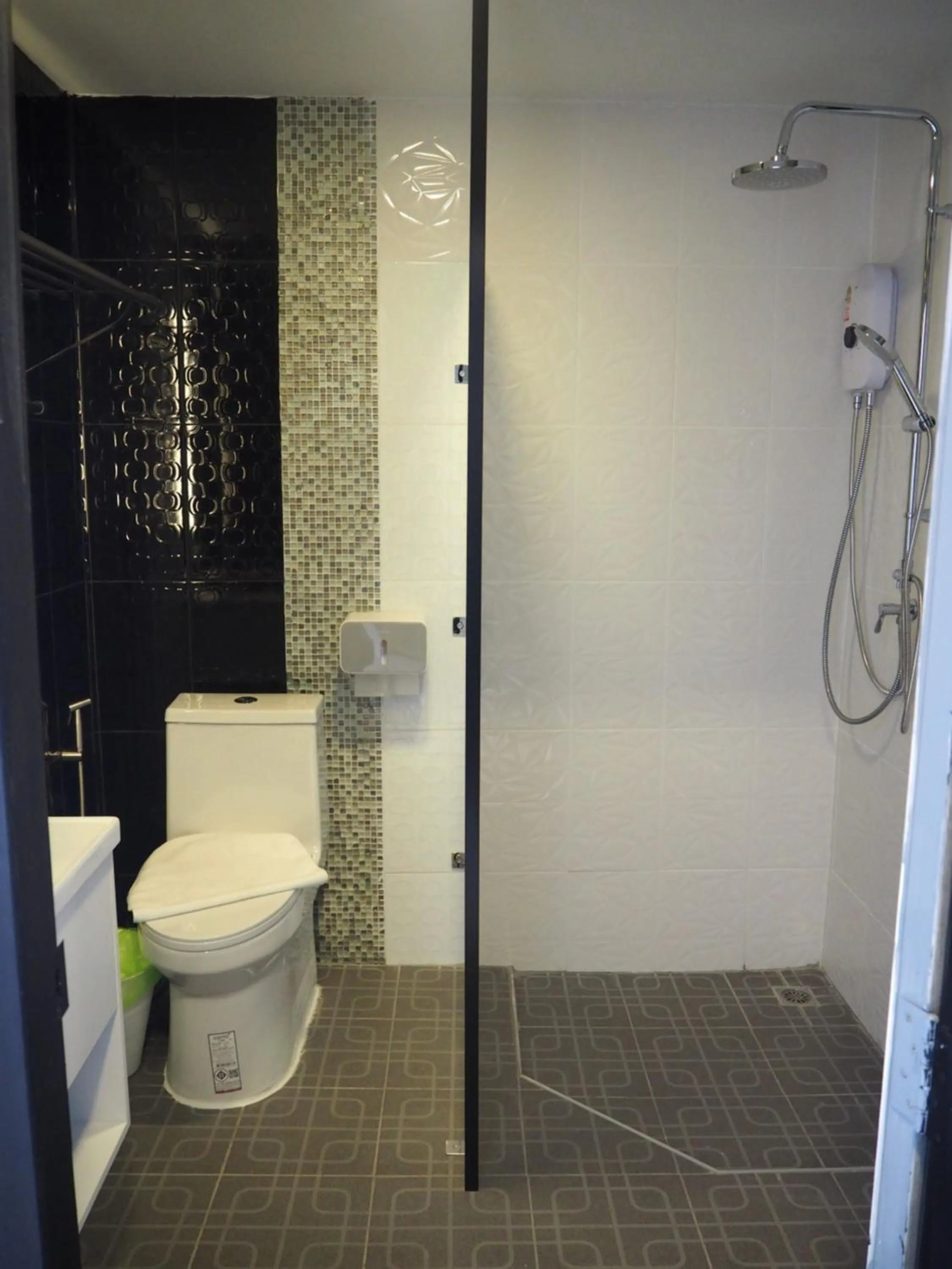 Bathroom in R2 Bed and Pool Kanchanaburi