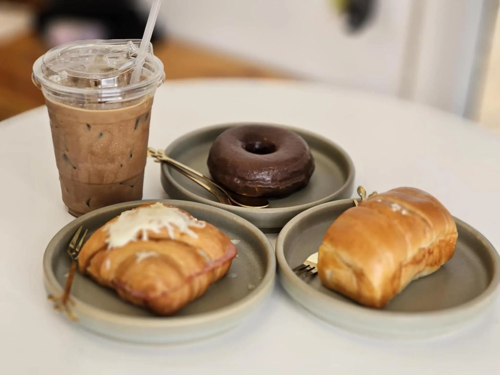 Food and drinks in R2 Bed and Pool Kanchanaburi