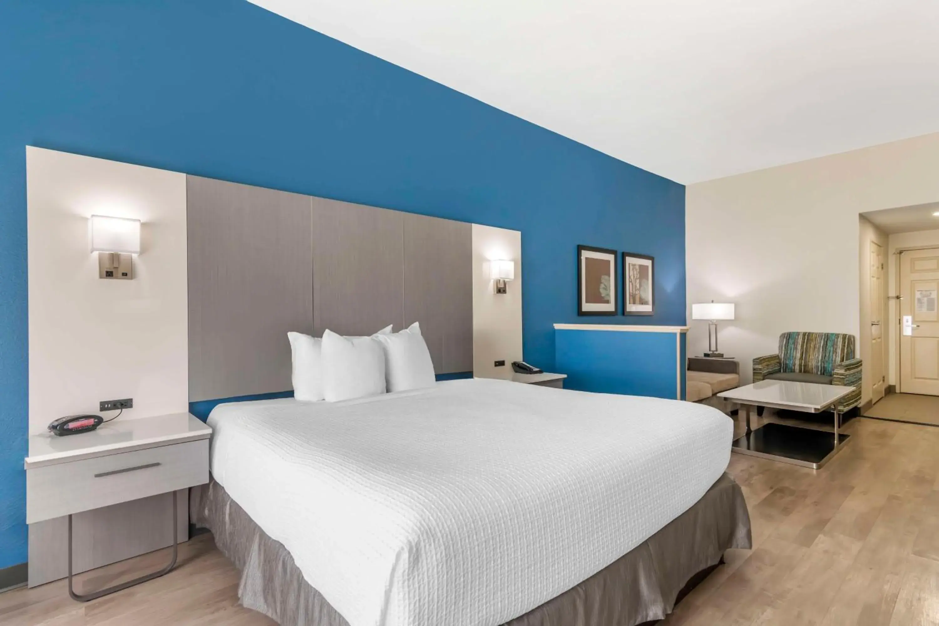 King Room with Sofa Bed - Non Smoking in Best Western Plus Lake Lanier Gainesville Hotel & Suites King Room with Sofa Bed - Non Smoking in Best Western Plus Lake Lanier Gainesville Hotel & Suites