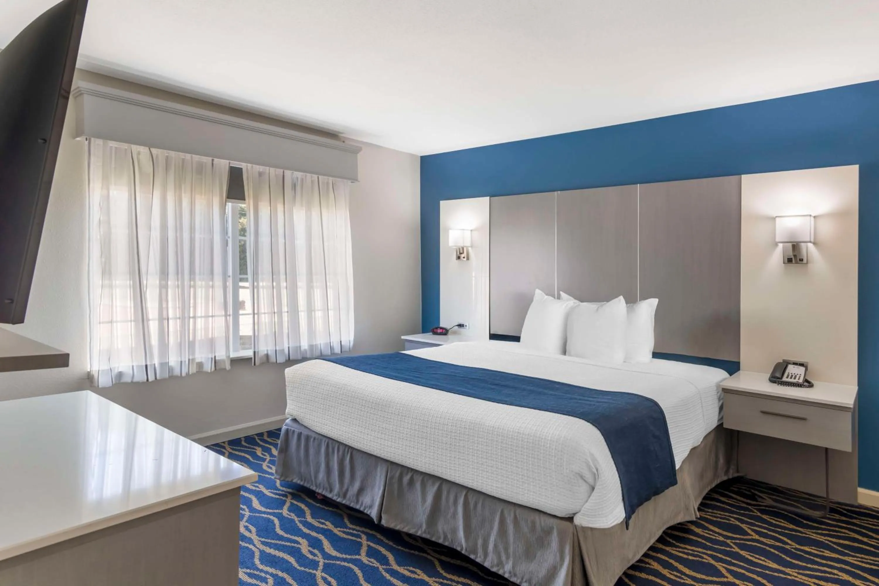 Bedroom, Bed in Best Western Plus Lake Lanier Gainesville Hotel & Suites