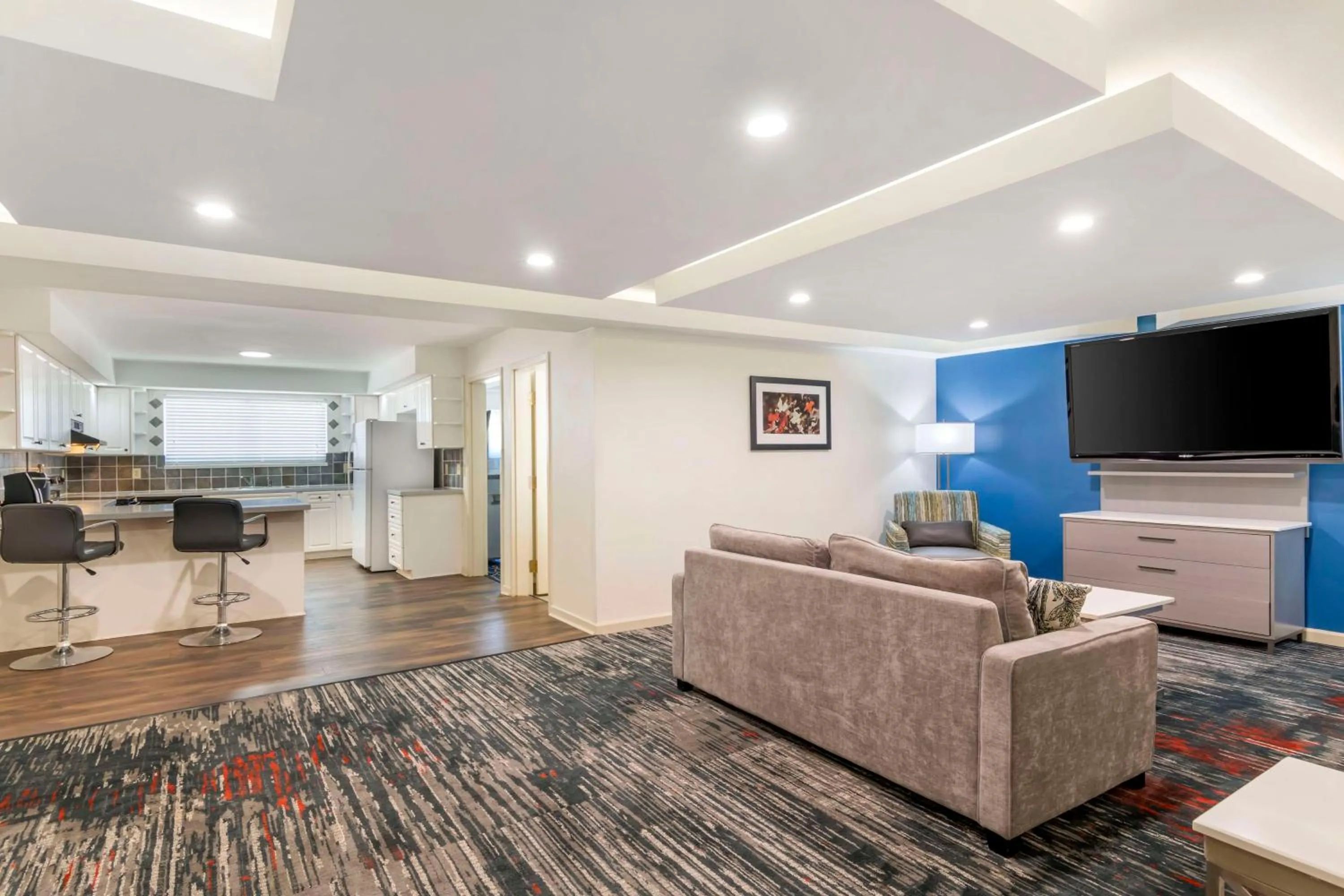 Bedroom in Best Western Plus Lake Lanier Gainesville Hotel & Suites