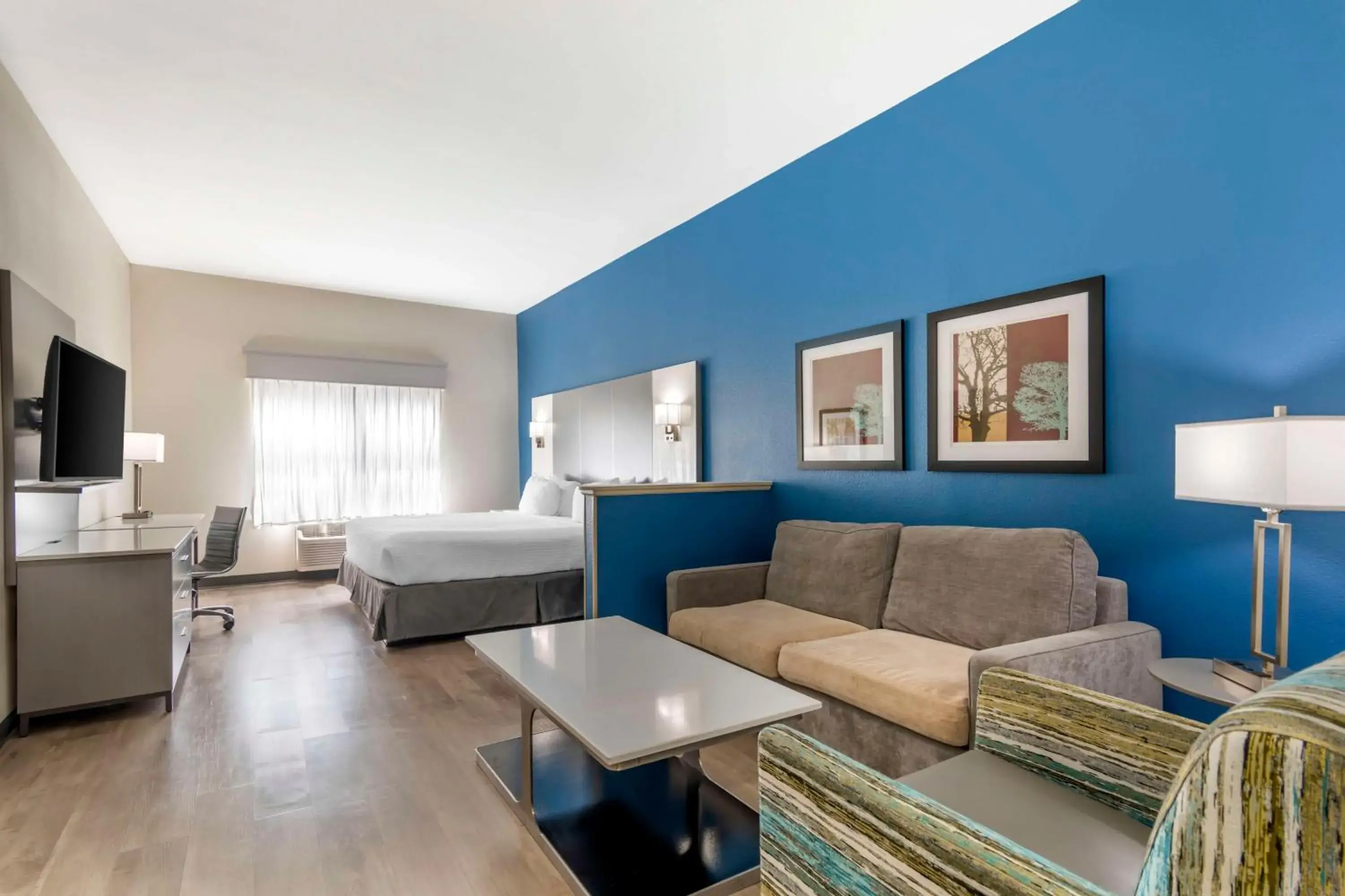 King Suite with Sofa Bed - Disability Access - Non-smoking in Best Western Plus Lake Lanier Gainesville Hotel & Suites King Suite with Sofa Bed - Disability Access - Non-smoking in Best Western Plus Lake Lanier Gainesville Hotel & Suites