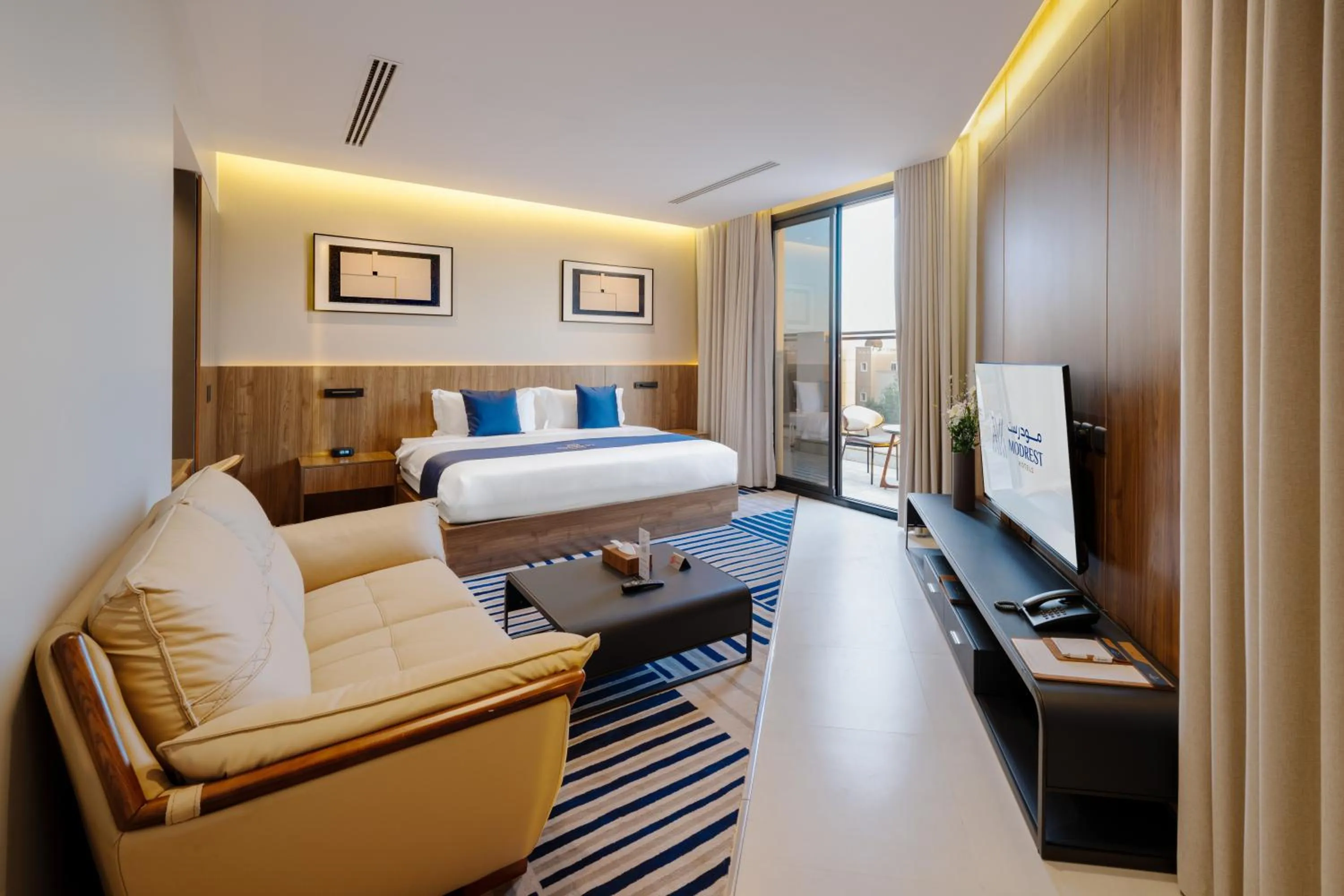 Seating area, Bed in Modrest Hotel