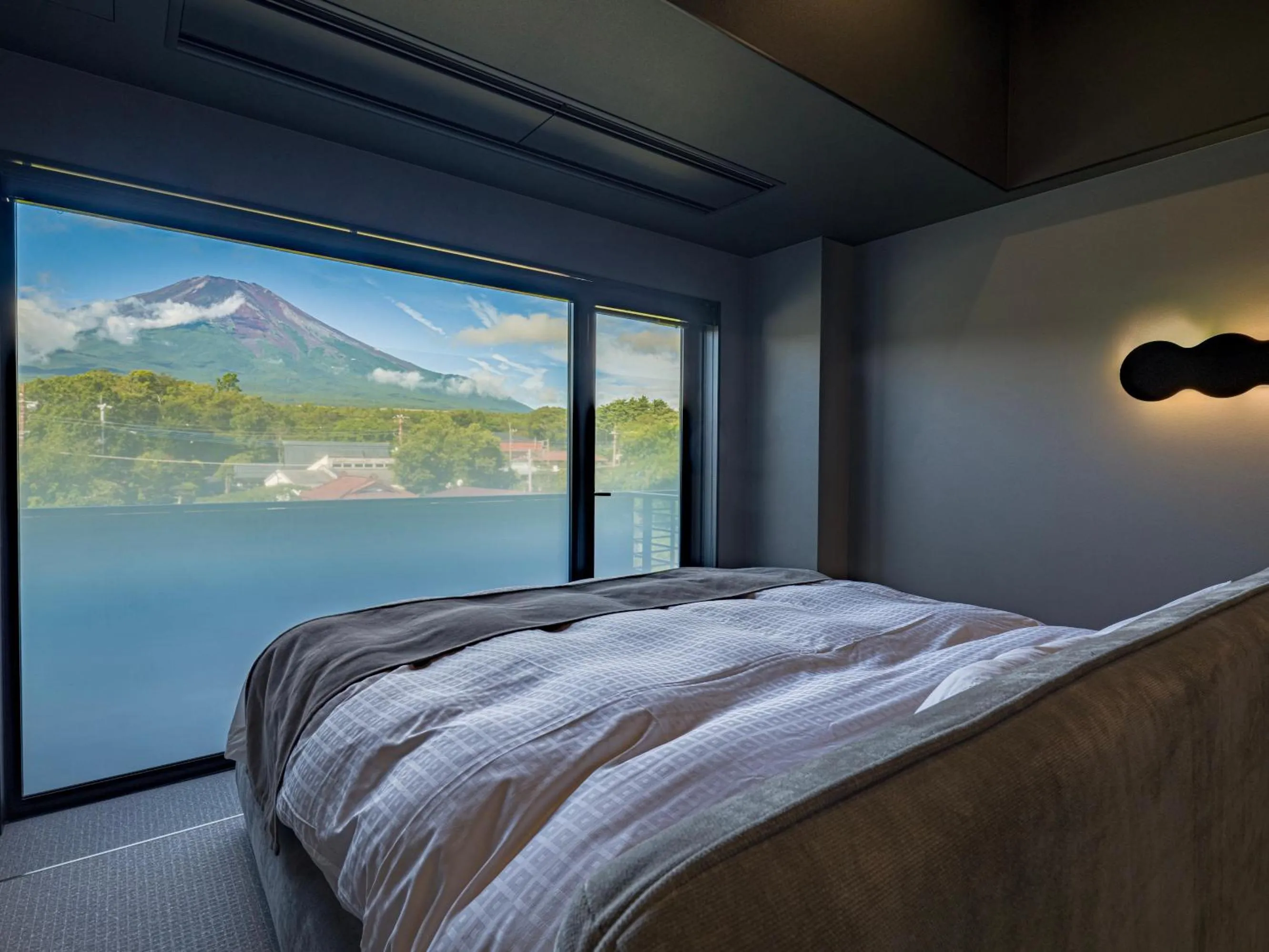 Bed in Mt Fuji View and Private Sauna Ryokan Shizuku しずく