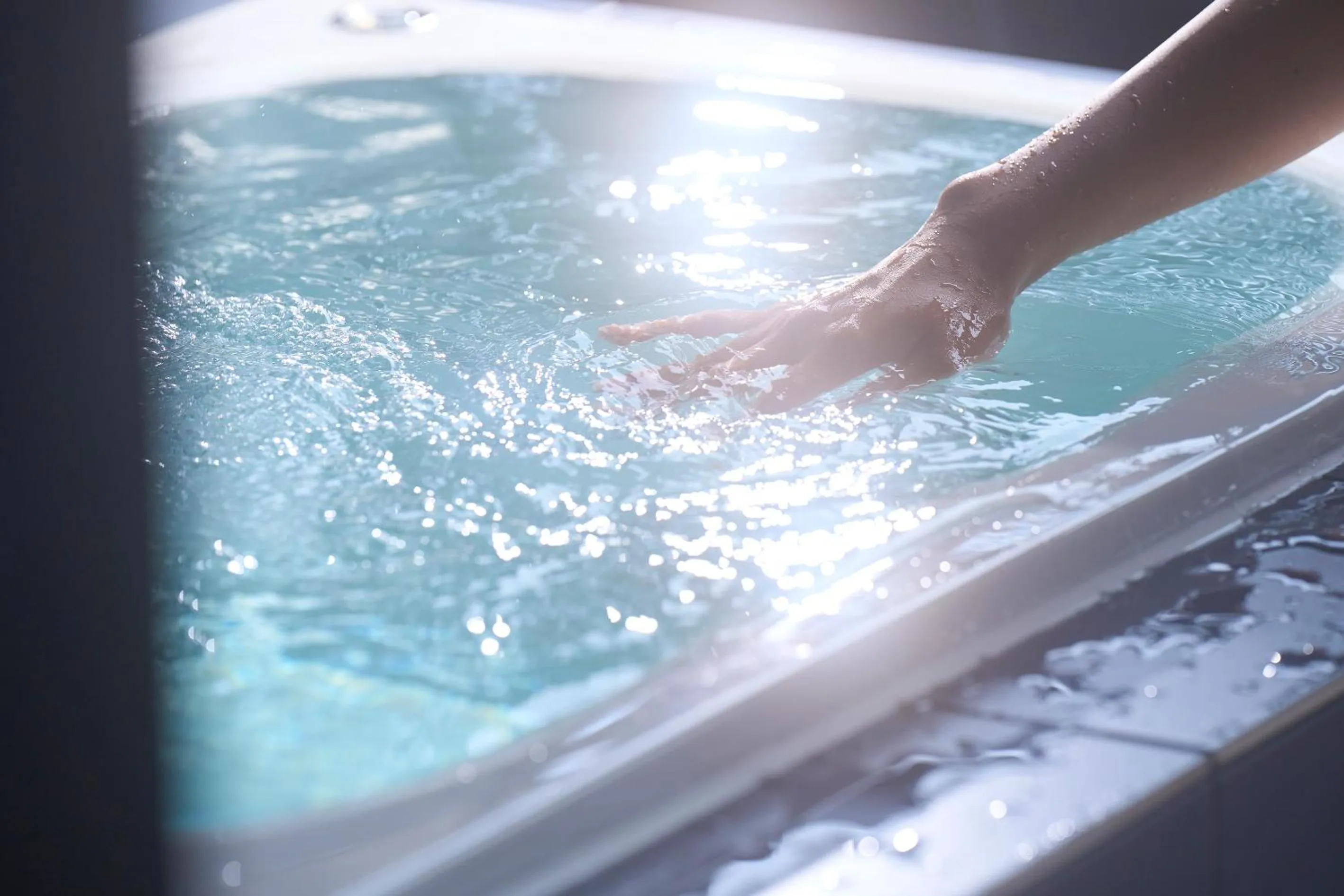 Hot Tub in Mt Fuji View and Private Sauna Ryokan Shizuku しずく