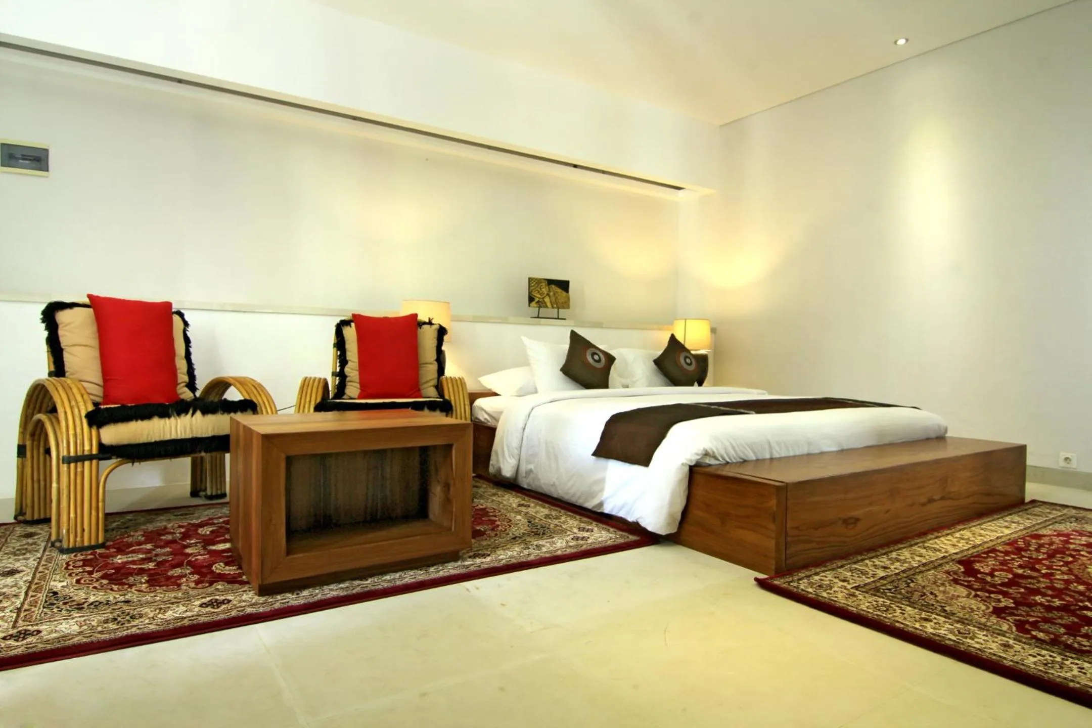 Photo of the whole room, Bed in The Radian Villa