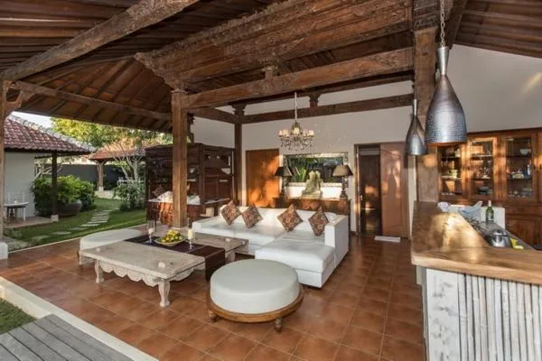 Day in The Radian Villa