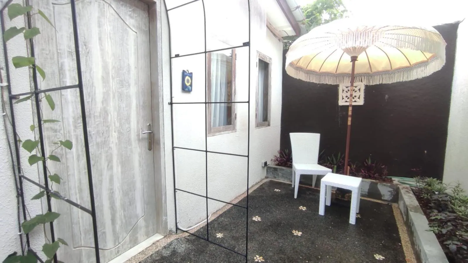 Day in The Radian Villa