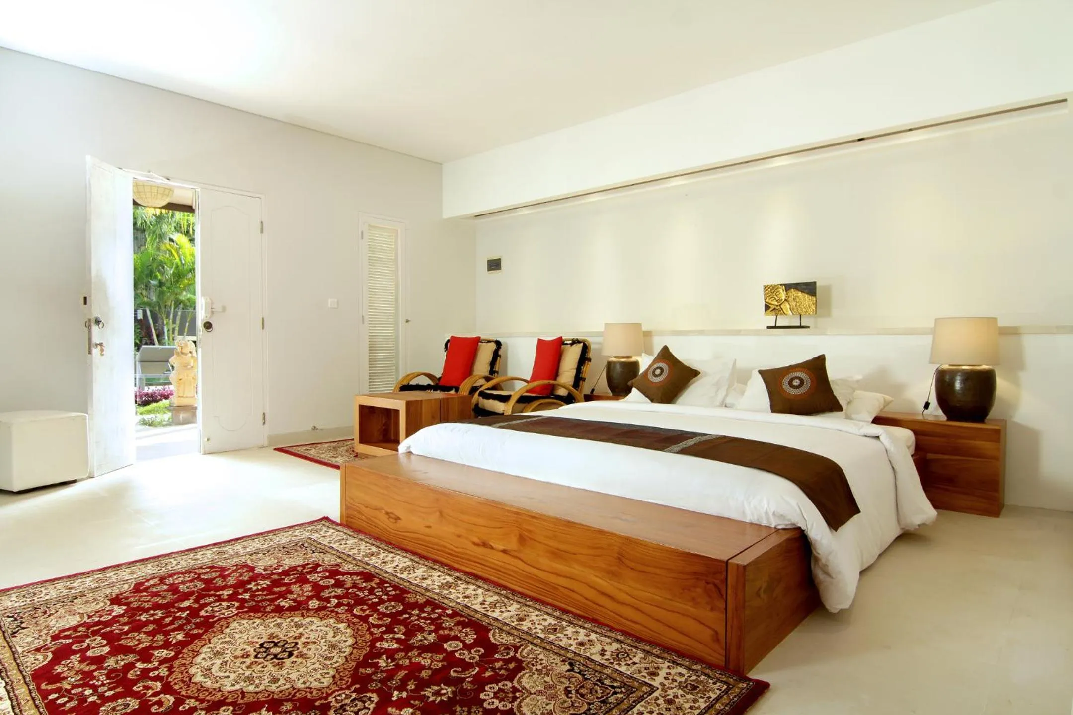 Photo of the whole room, Bed in The Radian Villa