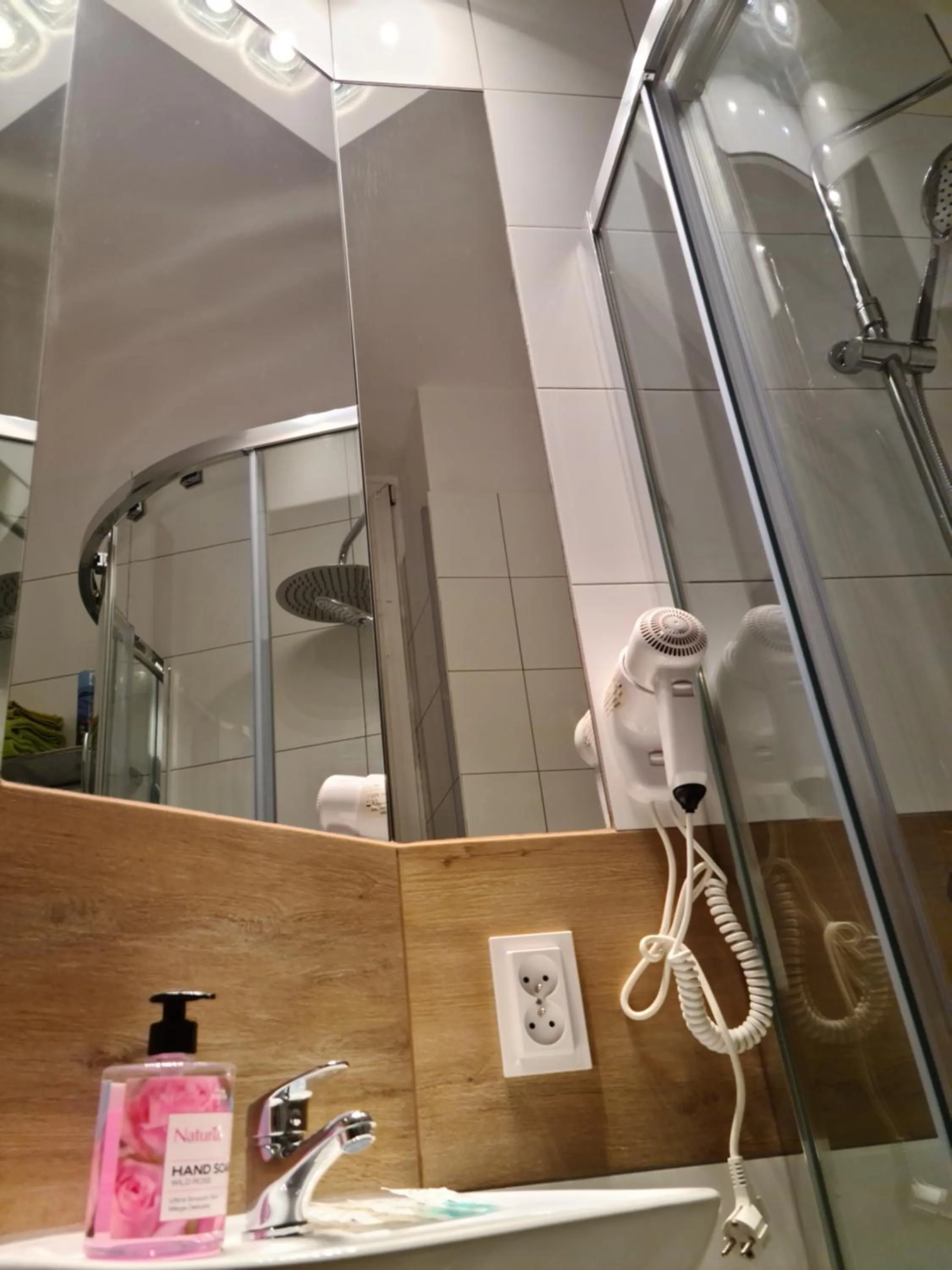 Photo of the whole room in Amber Hostel